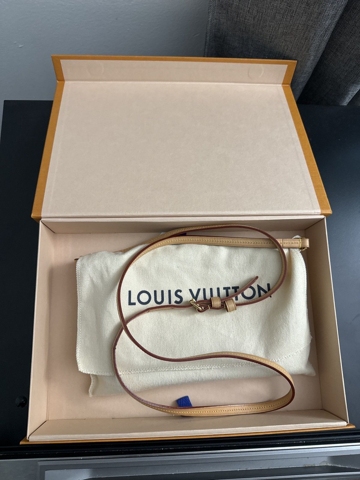 Louis Vuitton LV Double Zip Pochette Leather Convertible Clutch Size ONE SIZE - 11 Thumbnail