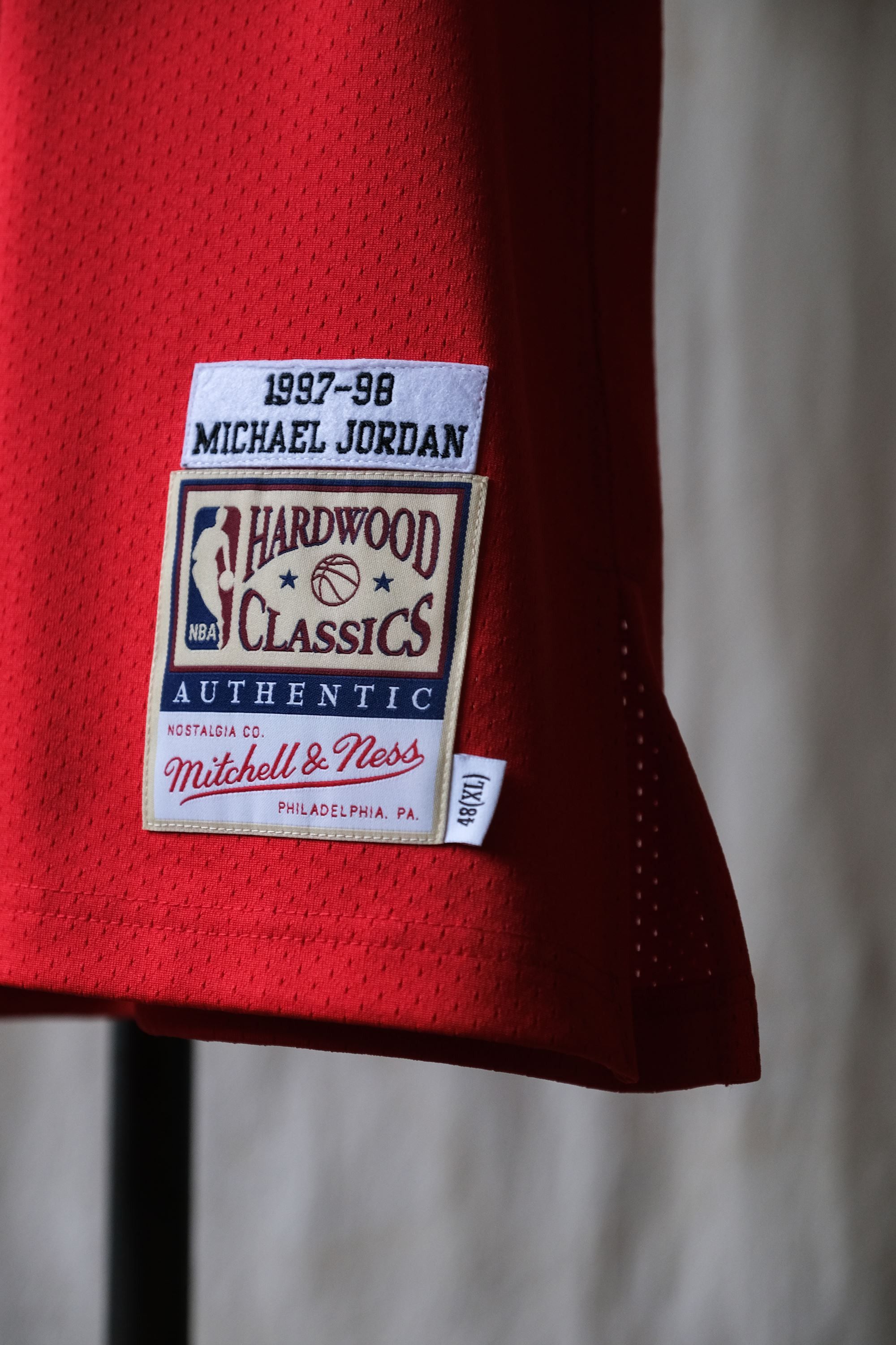Mitchell & Ness Mitchell & Ness Reissue 1997-98 Chicago Bulls Jordan Jersey Size US XL / EU 56 / 4 - 2 Thumbnail