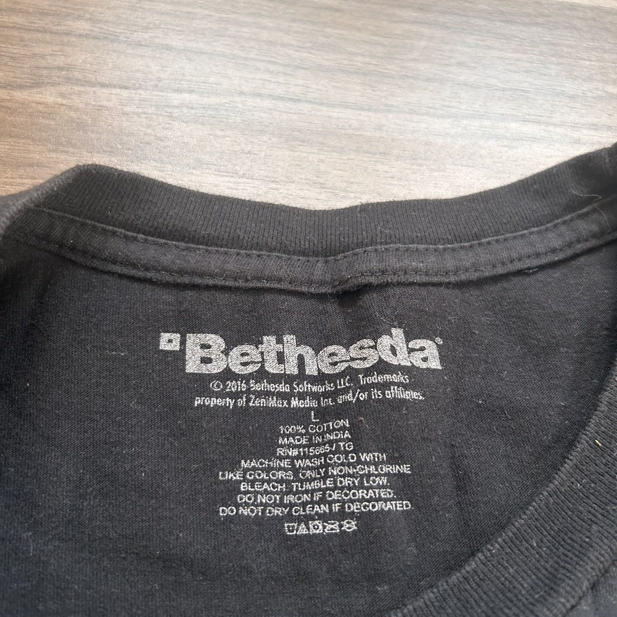 Vintage Fallout 4 Bethesda Game Studios Promo Game T-shirt 2016 L Size US L / EU 52-54 / 3 - 5 Thumbnail