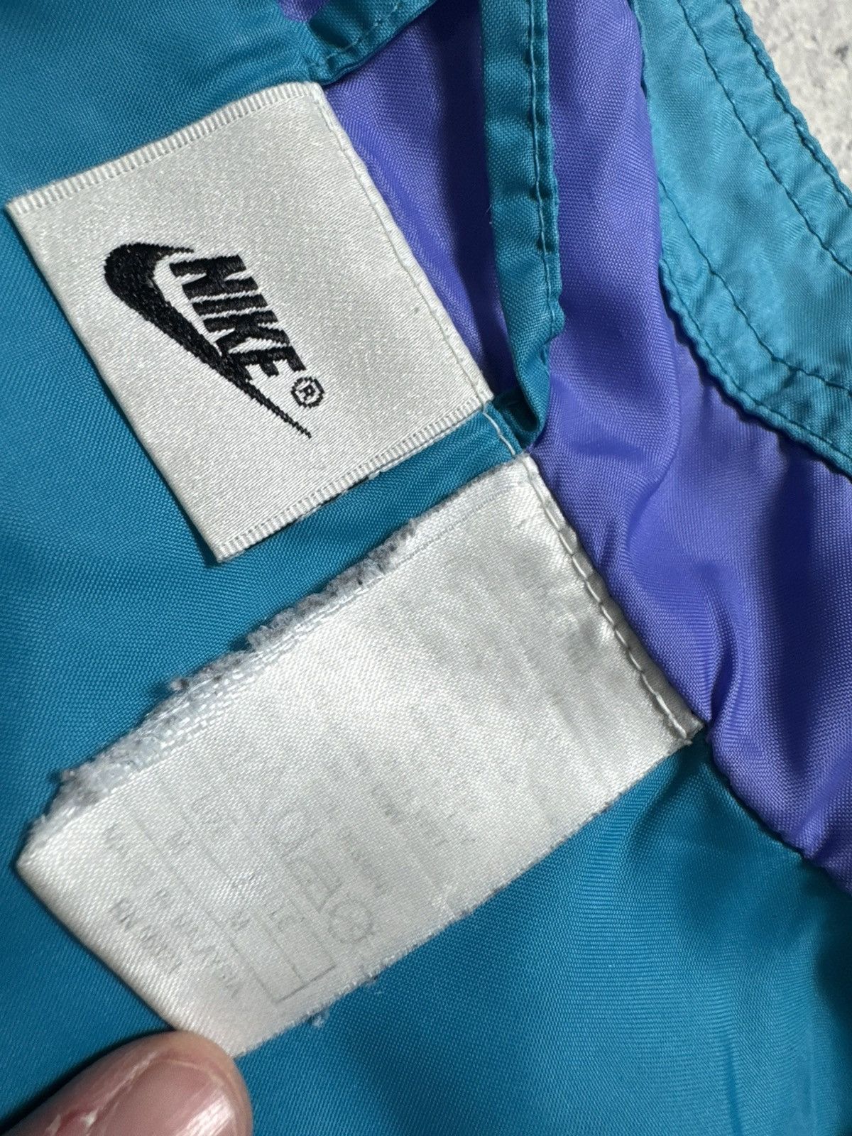 Nike Nike Vintage 80’s Nylon Big Swoosh Light Jacket Size M Size US M / EU 48-50 / 2 - 8 Thumbnail