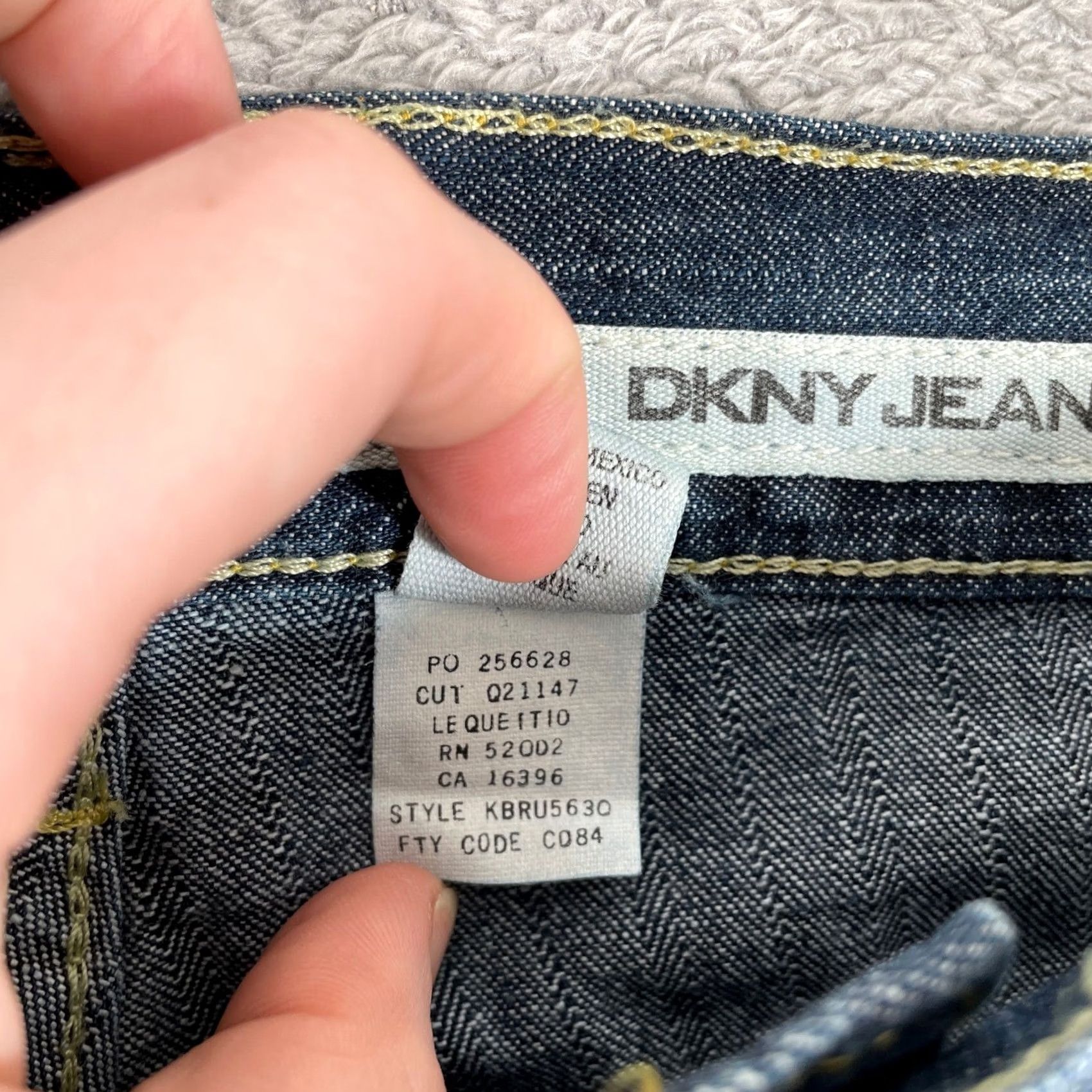 DKNY VINTAGE DKNY Jeans Denim Pants 38x33 Blue Relaxed Straight Leg Baggy Y2K Skater Mens Jeans 38 Blue Straight Baggy Size US 38 / EU 54 - 5 Thumbnail