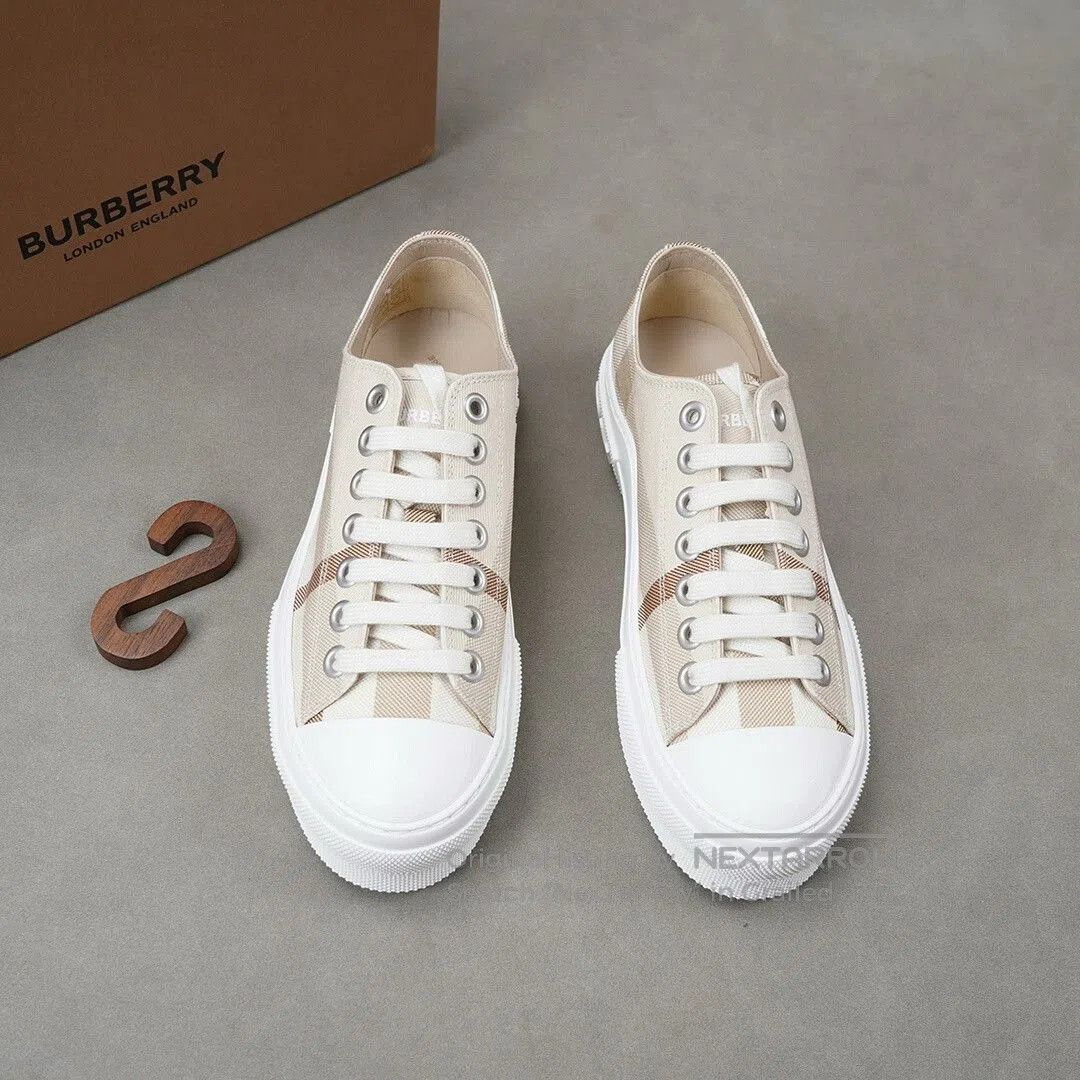 Burberry Burberry Canvas Fashion Sneakers for Women. Size US 4 / IT 34 - 5 Thumbnail