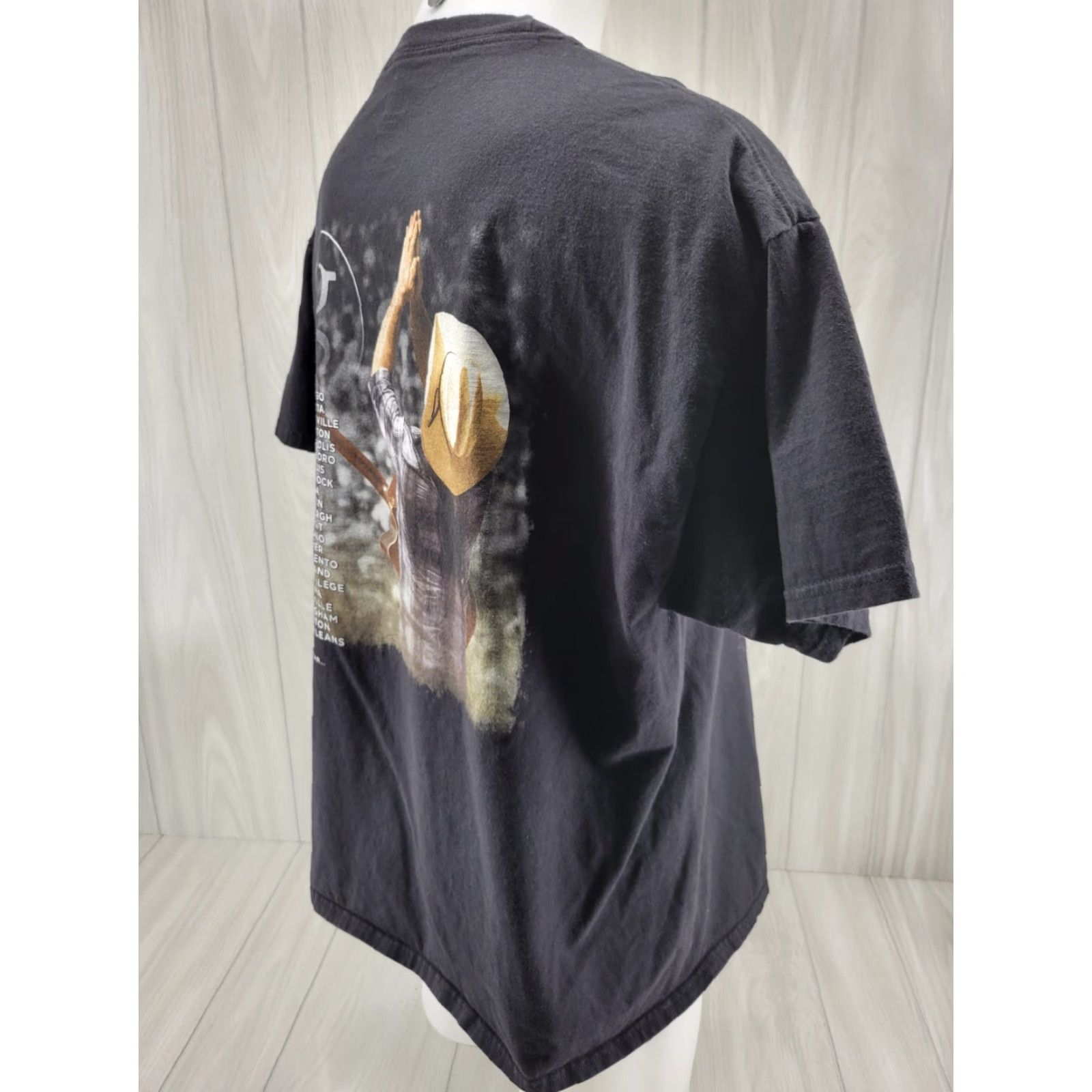 Hanes Garth Brooks World Tour 2014-15 Men's Black Short Sleeve Shirt XL Hanes T-Shirt Size US XL / EU 56 / 4 - 6 Thumbnail