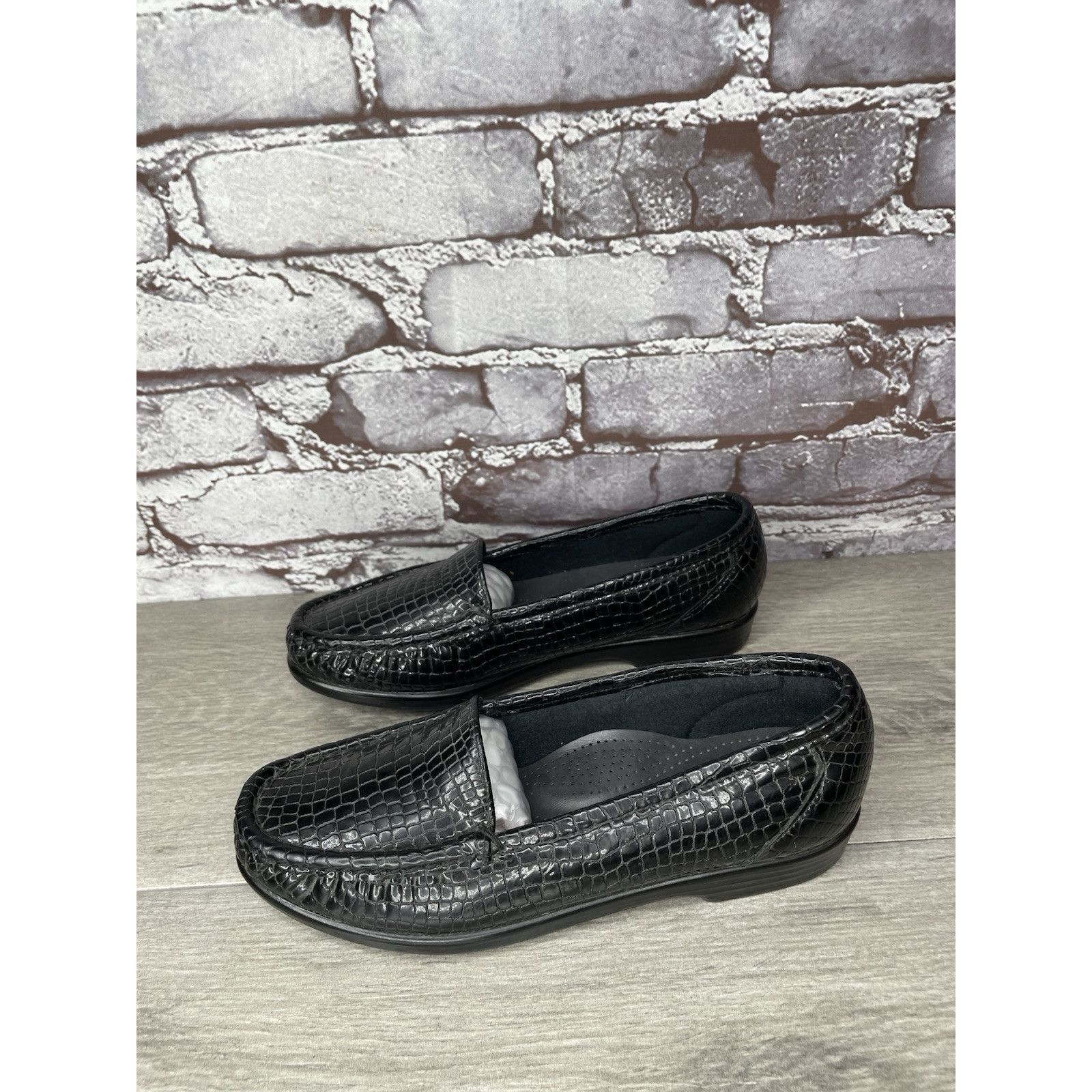 Other SAS Simplify Black Croc Patent Tripad Slip On Flats Shoes Wo Size US 6.5 / IT 36.5 - 13 Thumbnail
