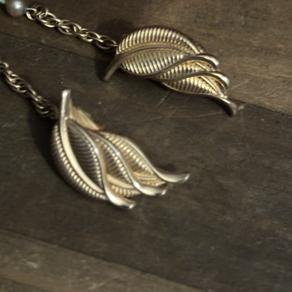 Vintage Vintage leaf pearl chain sweater clip Size ONE SIZE - 2 Thumbnail