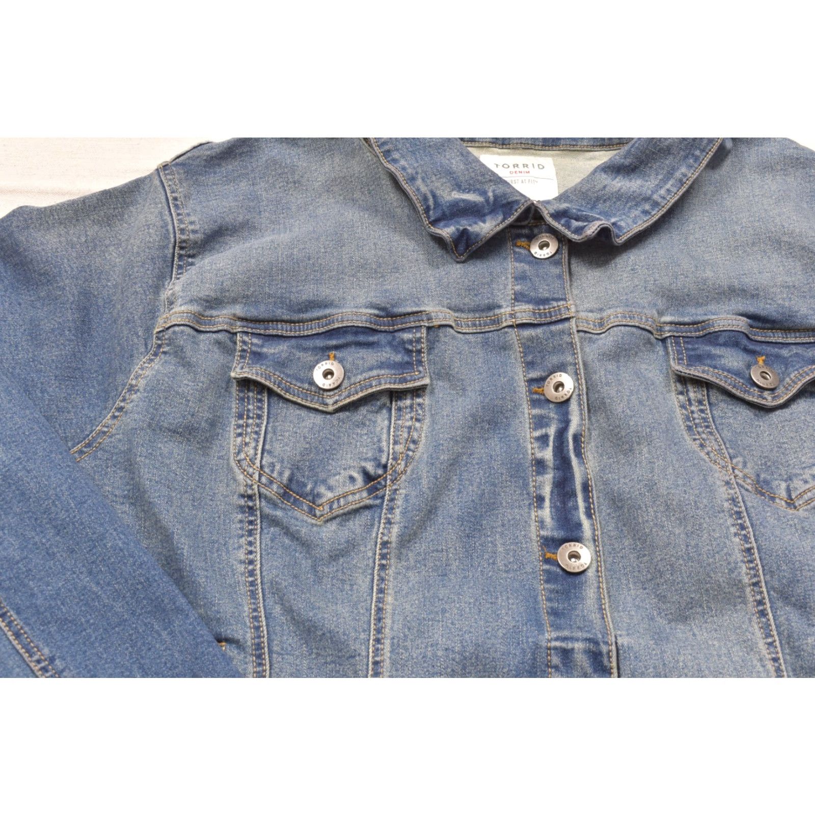 Torrid Torrid Denim First At Fit Women's 6 Blue Jean Trucker Jacket Cotton Spandex Jacket Denim Regular Blue Women Size 28" / US 6 / IT 42 - 5 Thumbnail