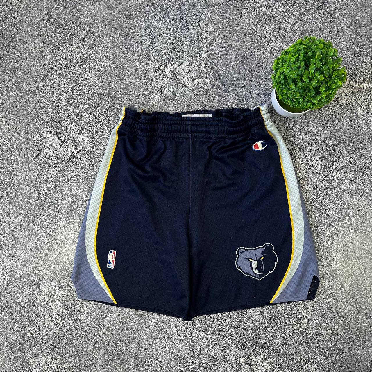 Champion Vintage Memphis Grizzlies basketball shorts champion NBA Size US 33 - 1 Thumbnail