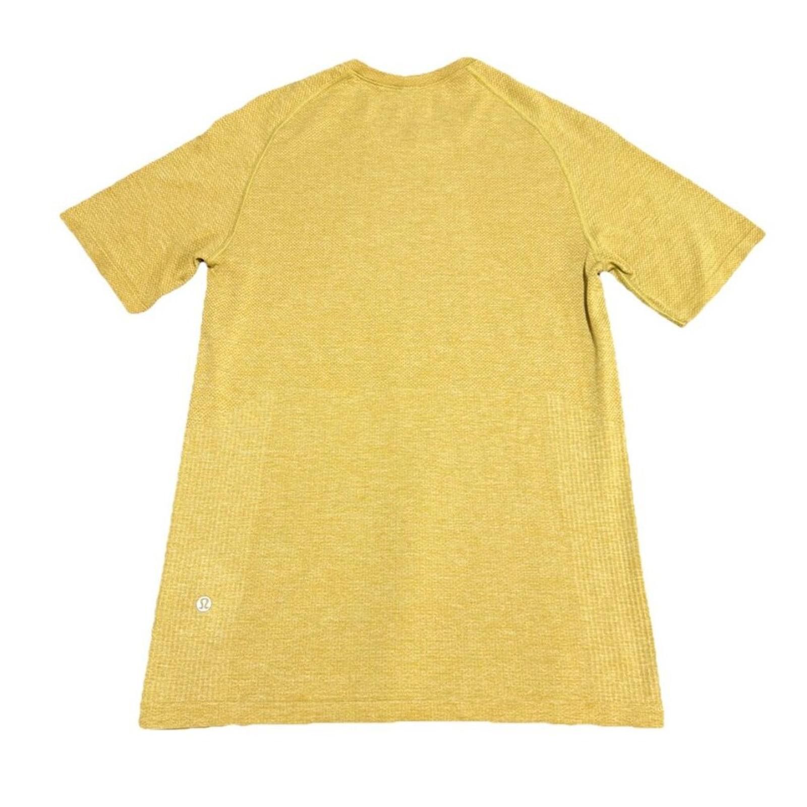 Lululemon LULULEMON METAL VENT SHORT SLEEVE SHIRT SMALL YELLOW Size US S / EU 44-46 / 1 - 1 Thumbnail