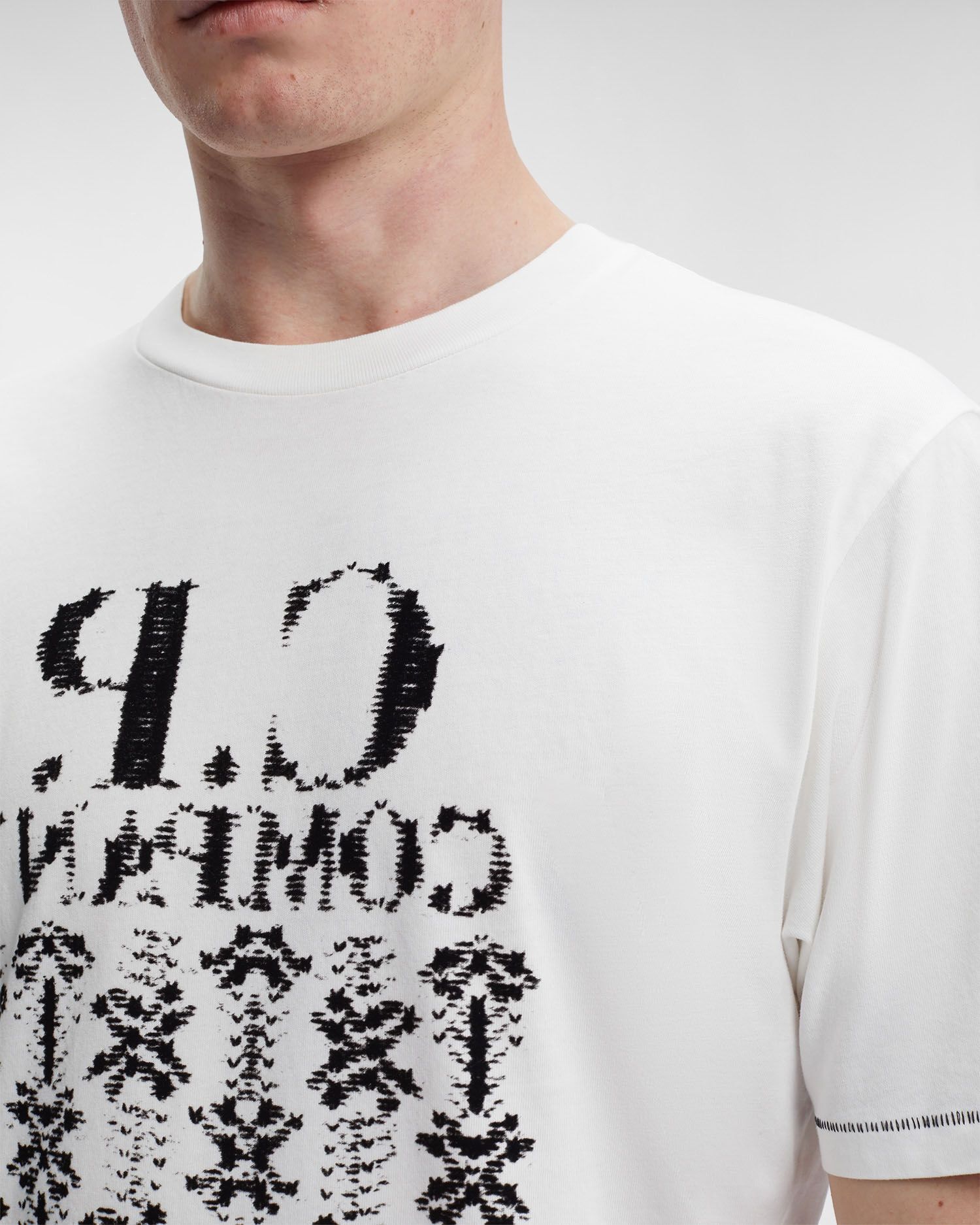 C.P. Company o1y1224 Logo Crewneck T-Shirt in White Size US XS / EU 42 / 0 - 4 Thumbnail