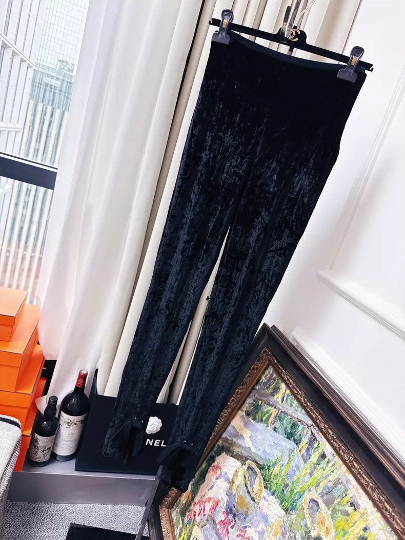Chanel Chanel 21A Castle Series Black Velvet Bow Leggings Size 25" / US 0 / IT 36 - 1 Thumbnail
