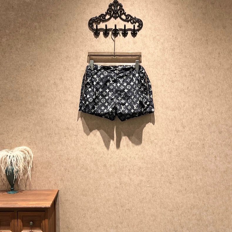 Louis Vuitton Louis Vuitton Black presbyopic full print jogging shorts Size US 34 / EU 50 - 1 Thumbnail