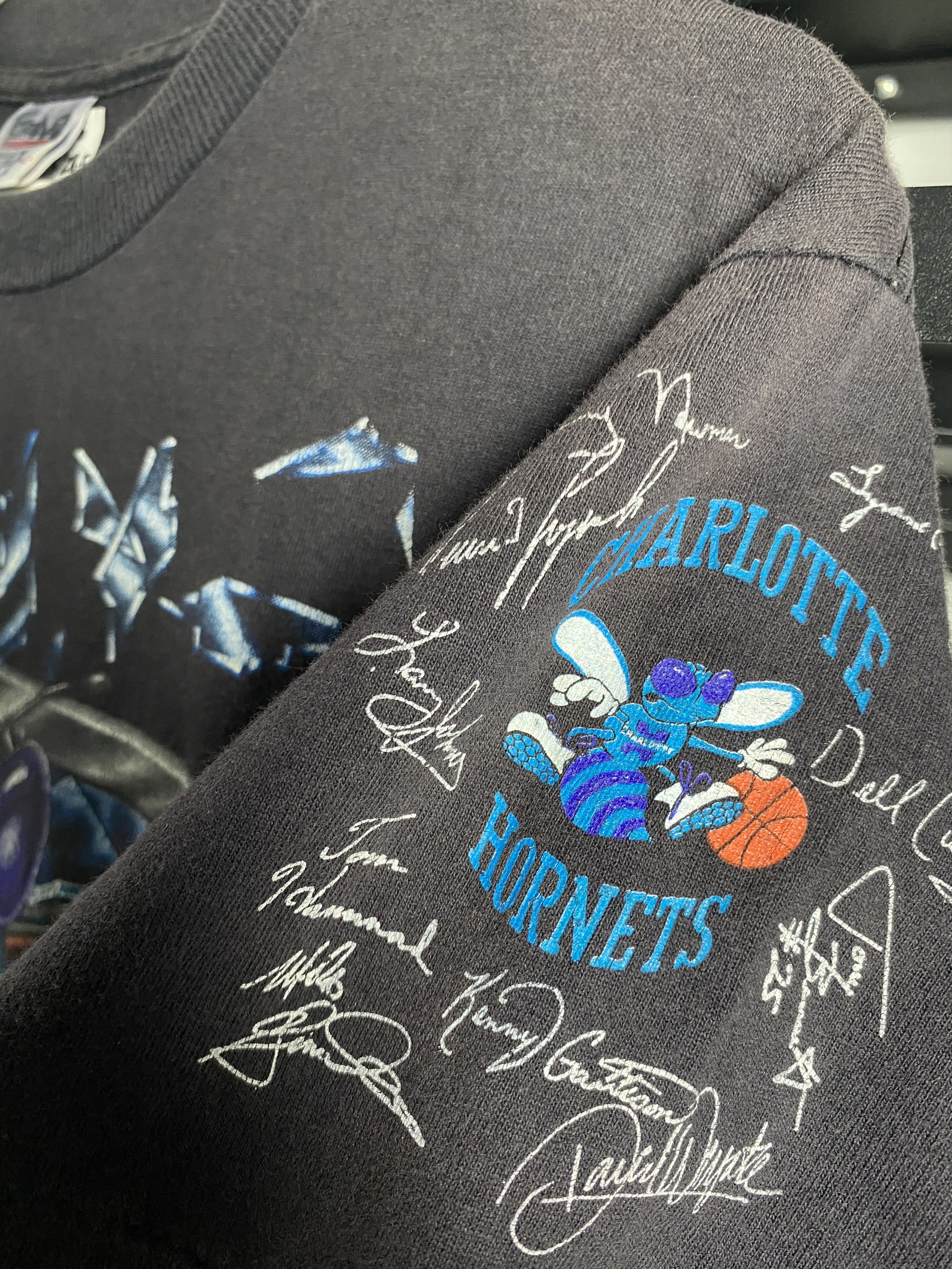 NBA Vintage Charlotte Hornets Glass Crack 90s Size US L / EU 52-54 / 3 - 4 Thumbnail