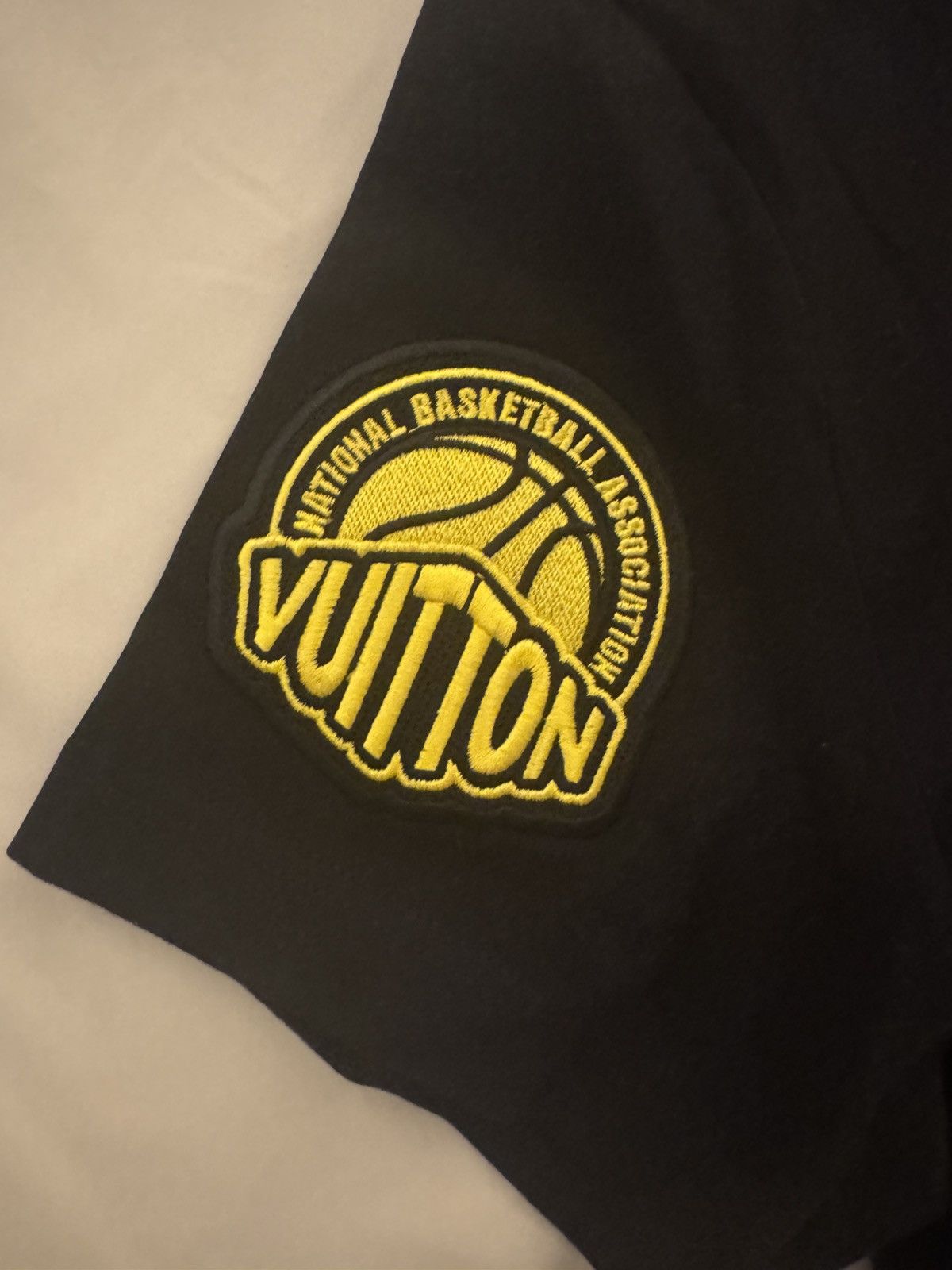 Louis Vuitton × NBA LOUIS VUITTON x NBA PRINT & EMB MULTI LOGO T - SMALL Size US S / EU 44-46 / 1 - 8 Thumbnail