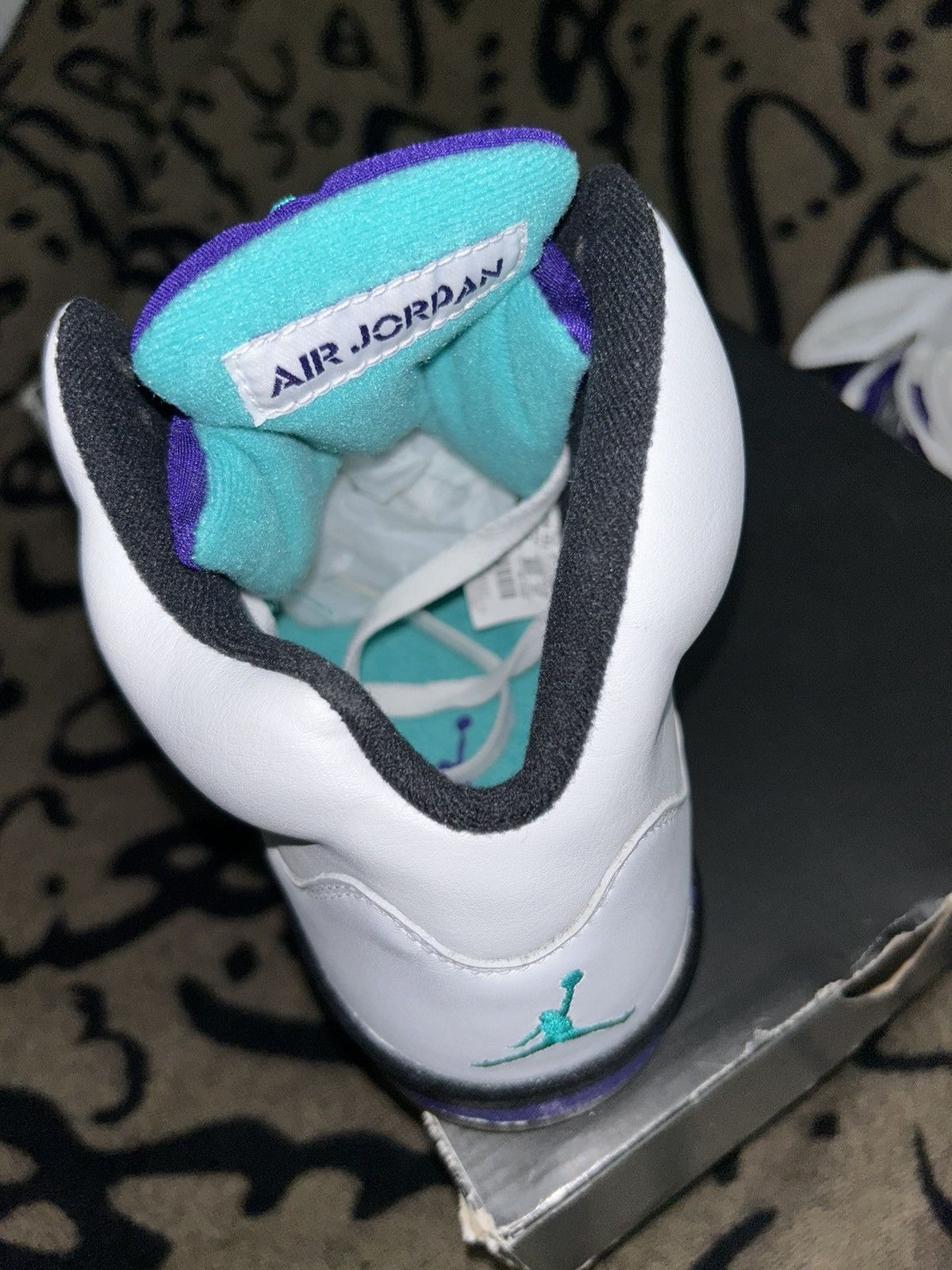 Jordan Brand 2006 DS Air Jordan V (5) LS “Grape” Size US 9 / EU 42 - 7 Thumbnail