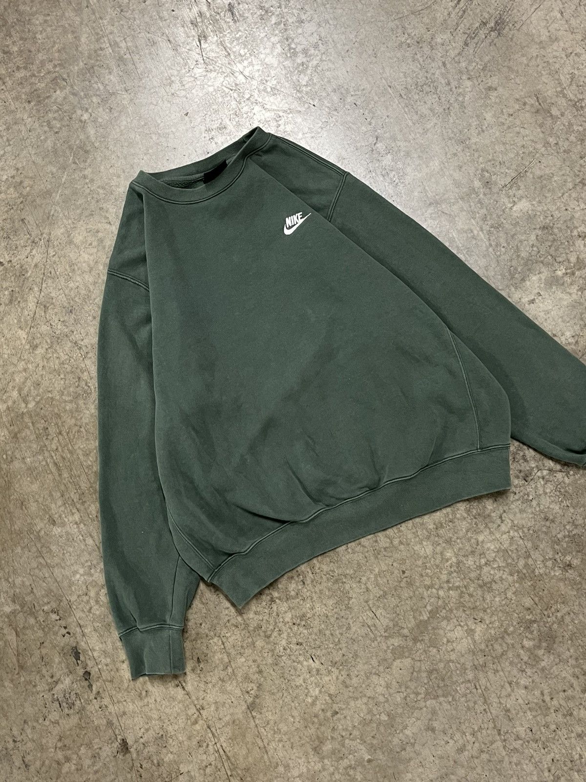 Nike × Vintage Nike earth tone green essential swoosh crewneck boxy hype Size US L / EU 52-54 / 3 - 1 Thumbnail