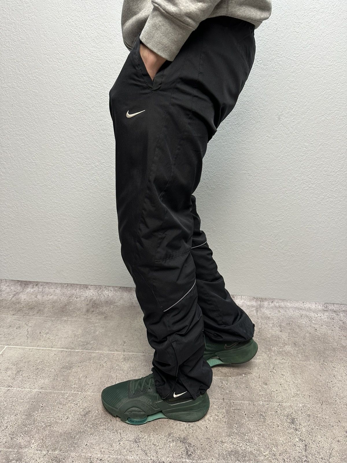 Nike × Vintage Vintage Nike Drill Nylon Pants Embroidered Logo Y2K Size US 32 / EU 48 - 1 Thumbnail