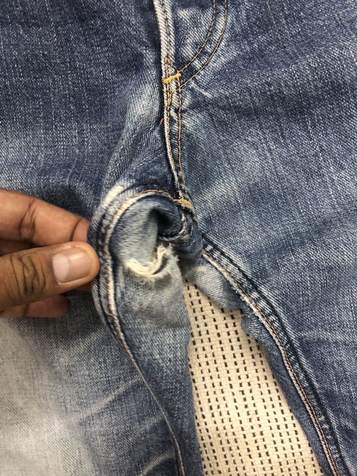 Lee × Vintage Redline Vintage Lee Distressed Half Selvedge Denim W30 Size US 30 / EU 46 - 4 Thumbnail