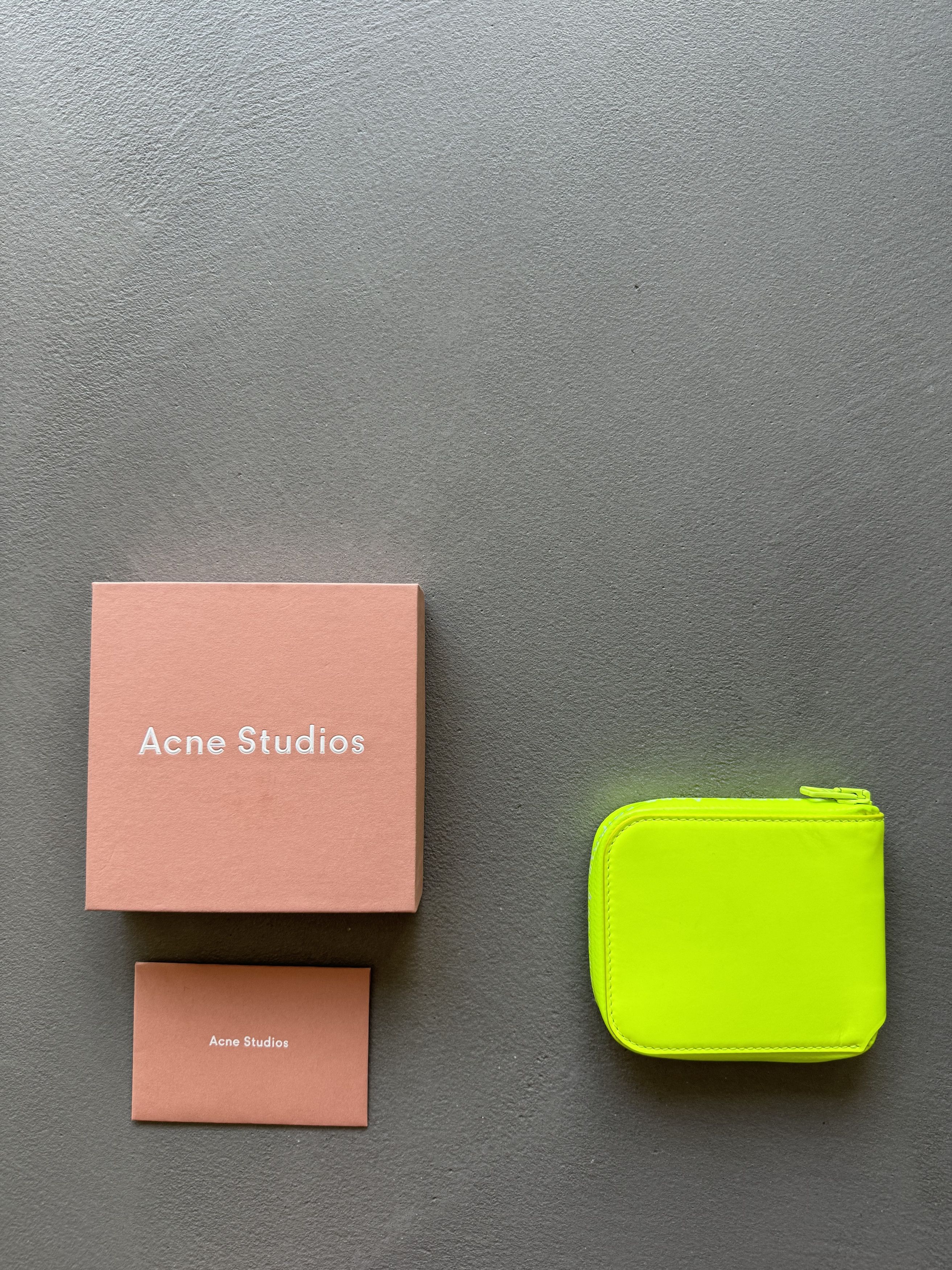 Acne Studios Acne Studios Neon Yellow Zip Wallet Size ONE SIZE - 1 Thumbnail