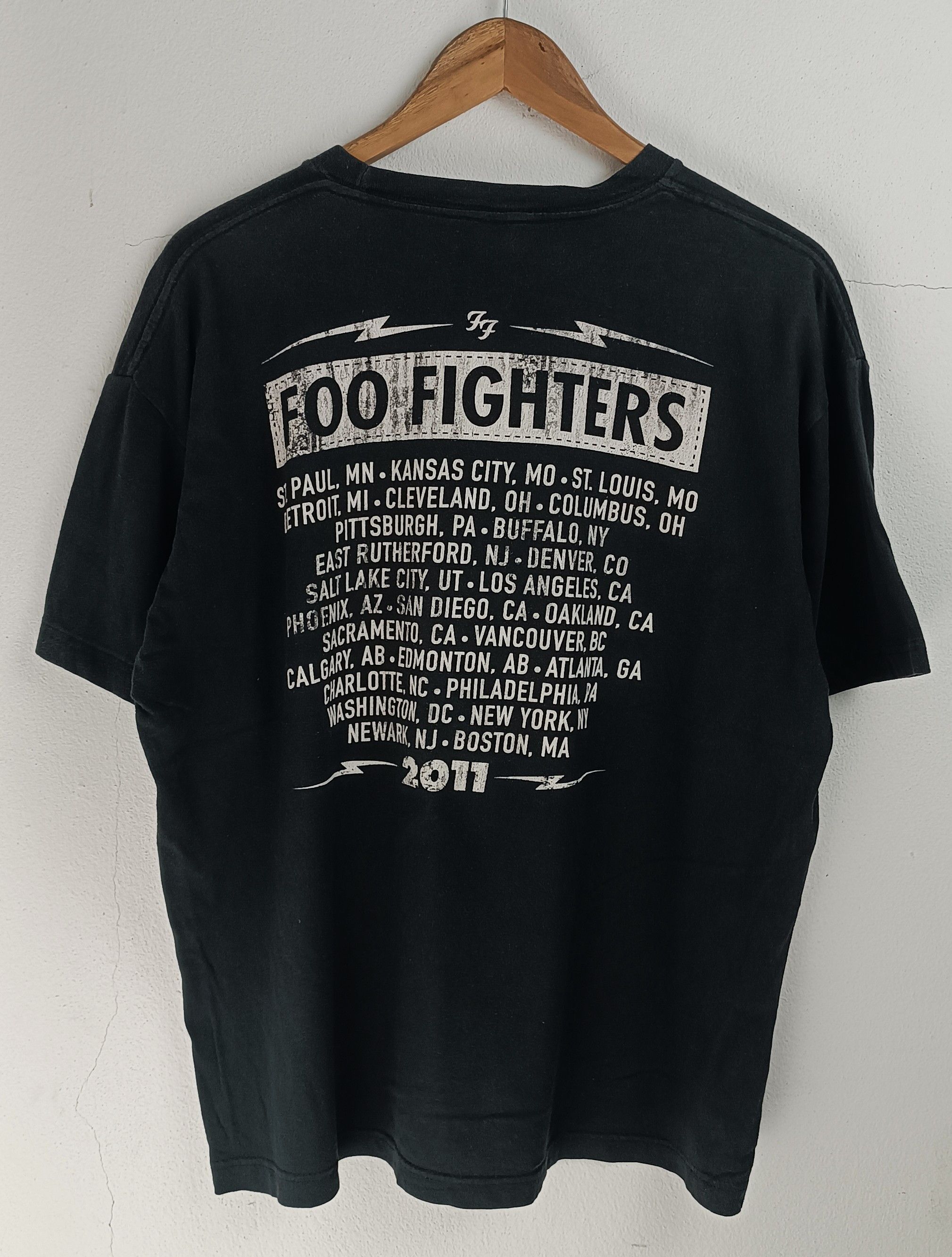 Band Tees VINTAGE 2011 FOO FIGHTERS WASTING LIGHT TOUR nirvana hole Size US L / EU 52-54 / 3 - 5 Thumbnail