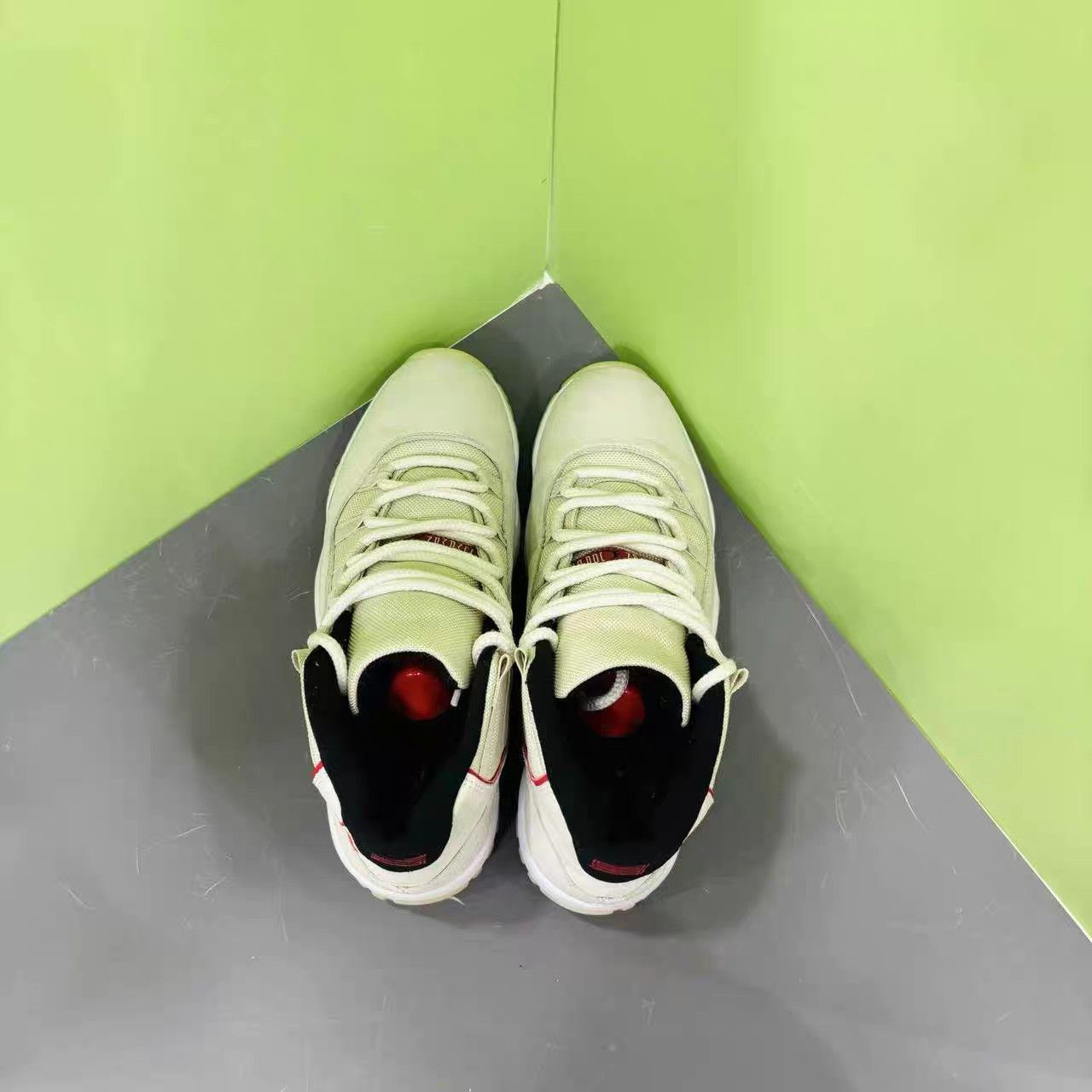 Jordan Brand Air Jordan 11 "Bugs Bunny" Basketball Shoes K15 Size US 9.5 / EU 42-43 - 8 Thumbnail