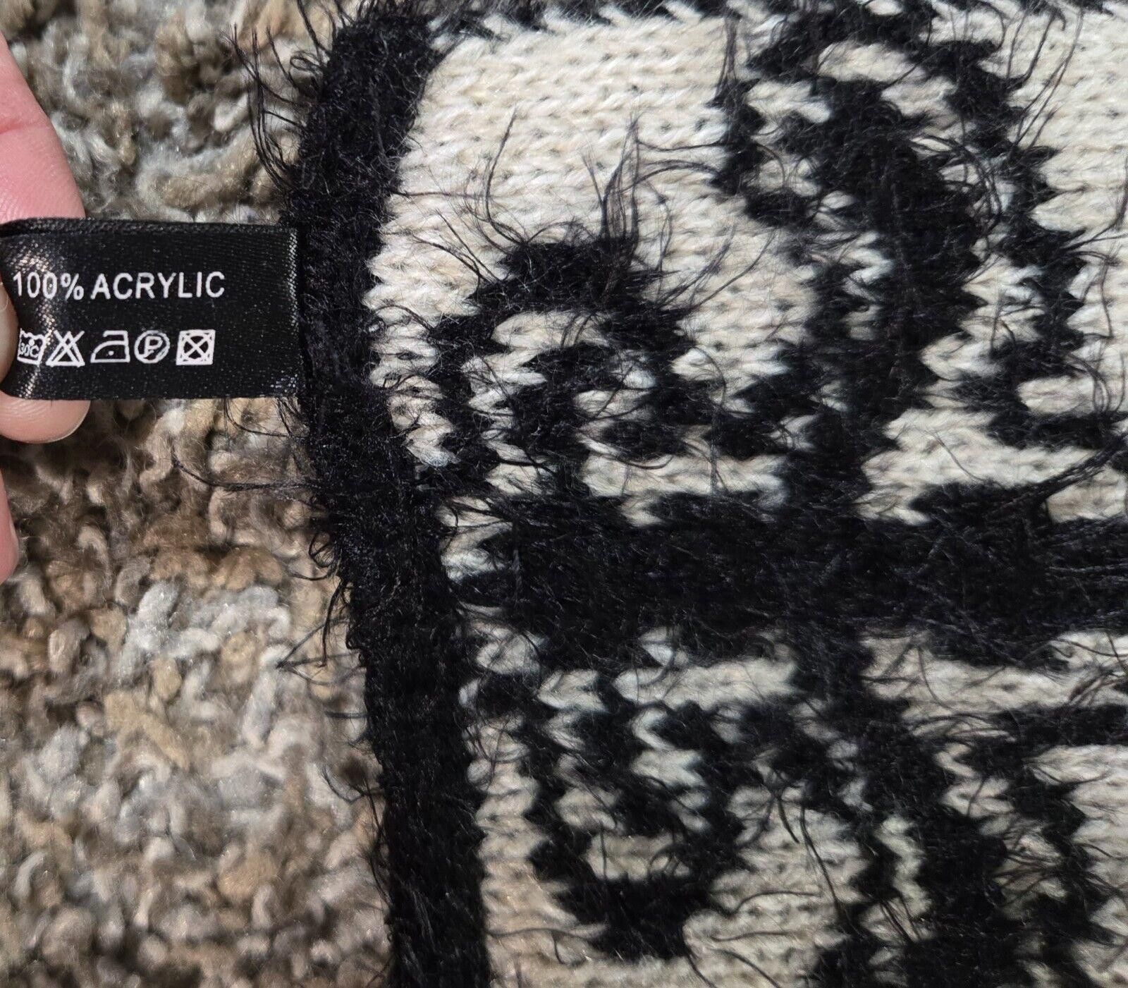 Designer Fleur De Lis Reversible Black And White Infinity Scarf Size ONE SIZE - 3 Thumbnail