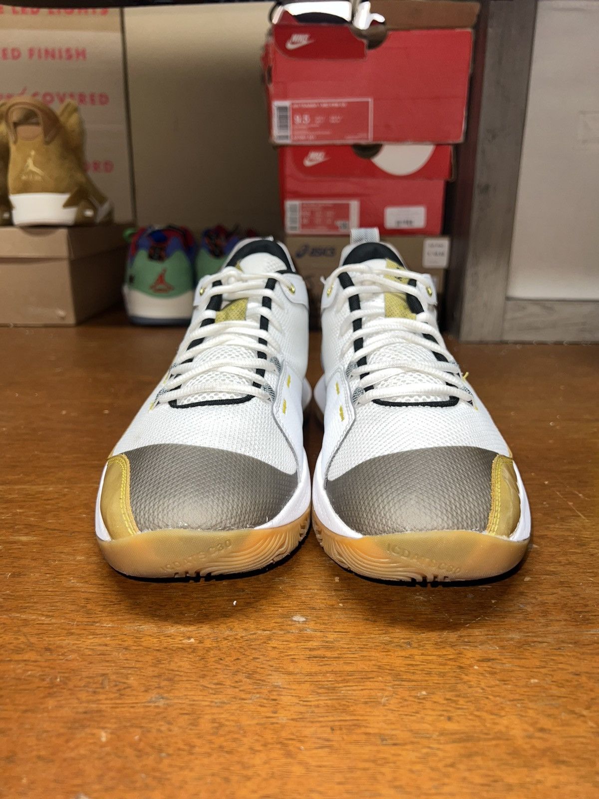 Under Armour 325 NM White Metallic Gold size 10.5 Size US 10.5 / EU 43-44 - 4 Thumbnail