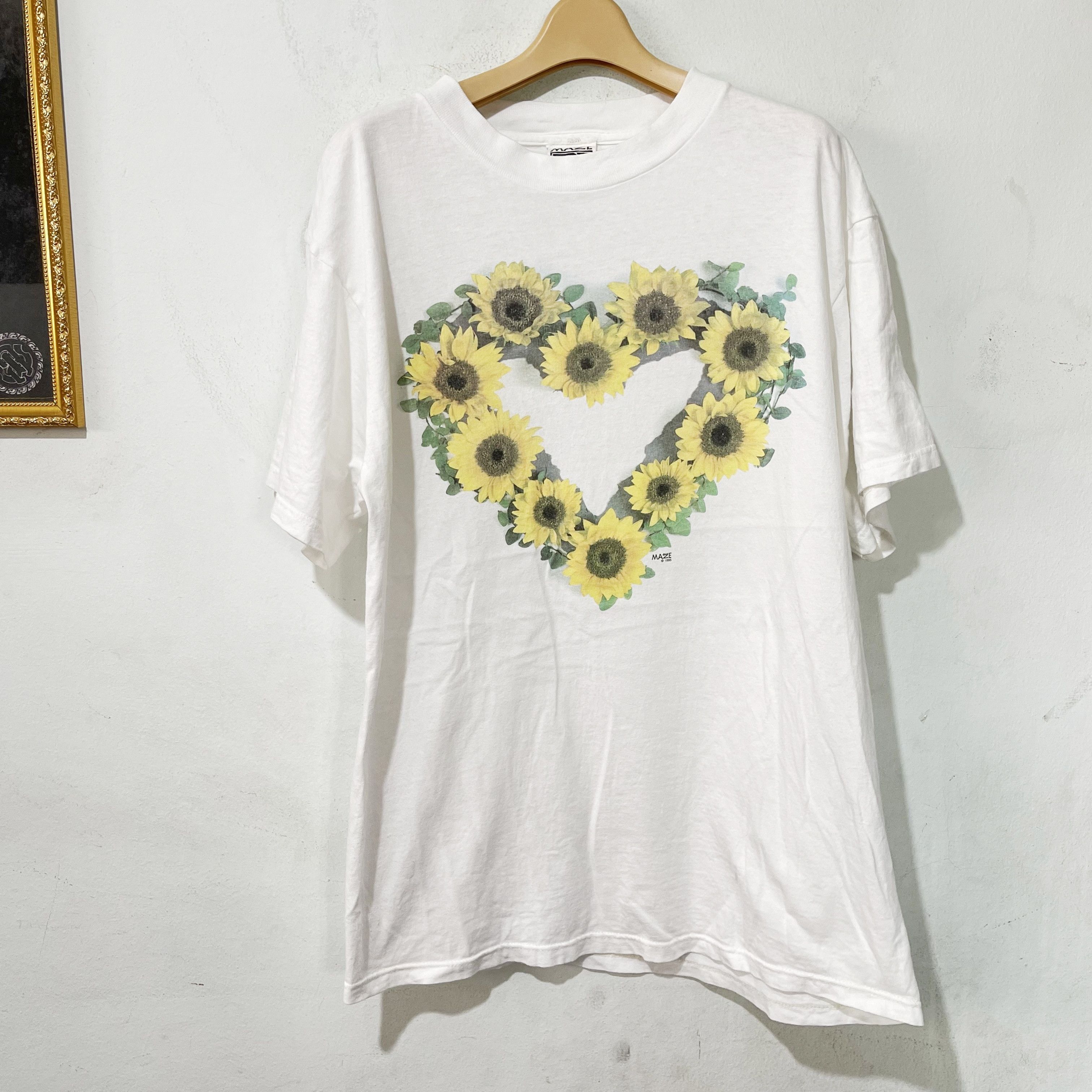 Vintage Vintage 90s Sunflower Heart Maze T-Shirt Size US L / EU 52-54 / 3 - 1 Thumbnail