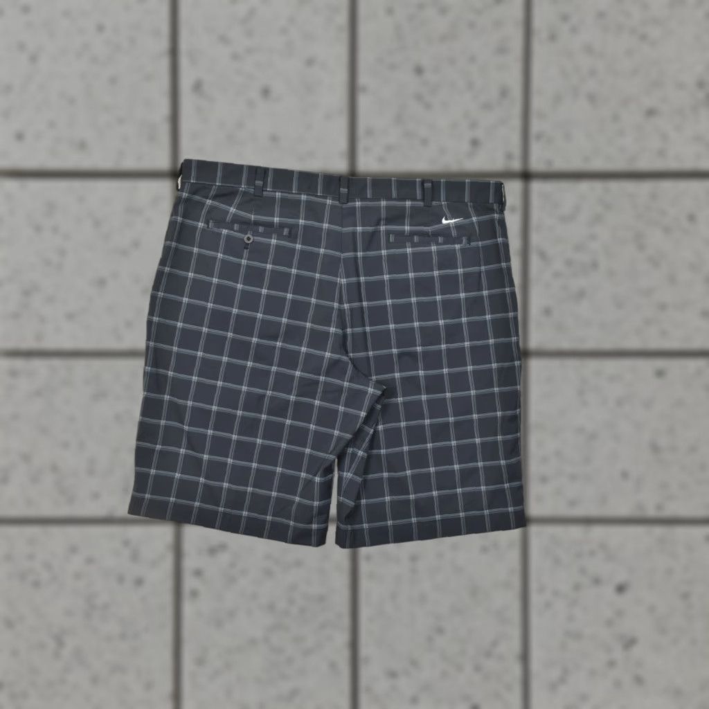 Nike Nike Bermuda Golf Chino Shorts Men Black Plaid Size 42 Polyester Size US 42 / EU 58 - 1 Thumbnail