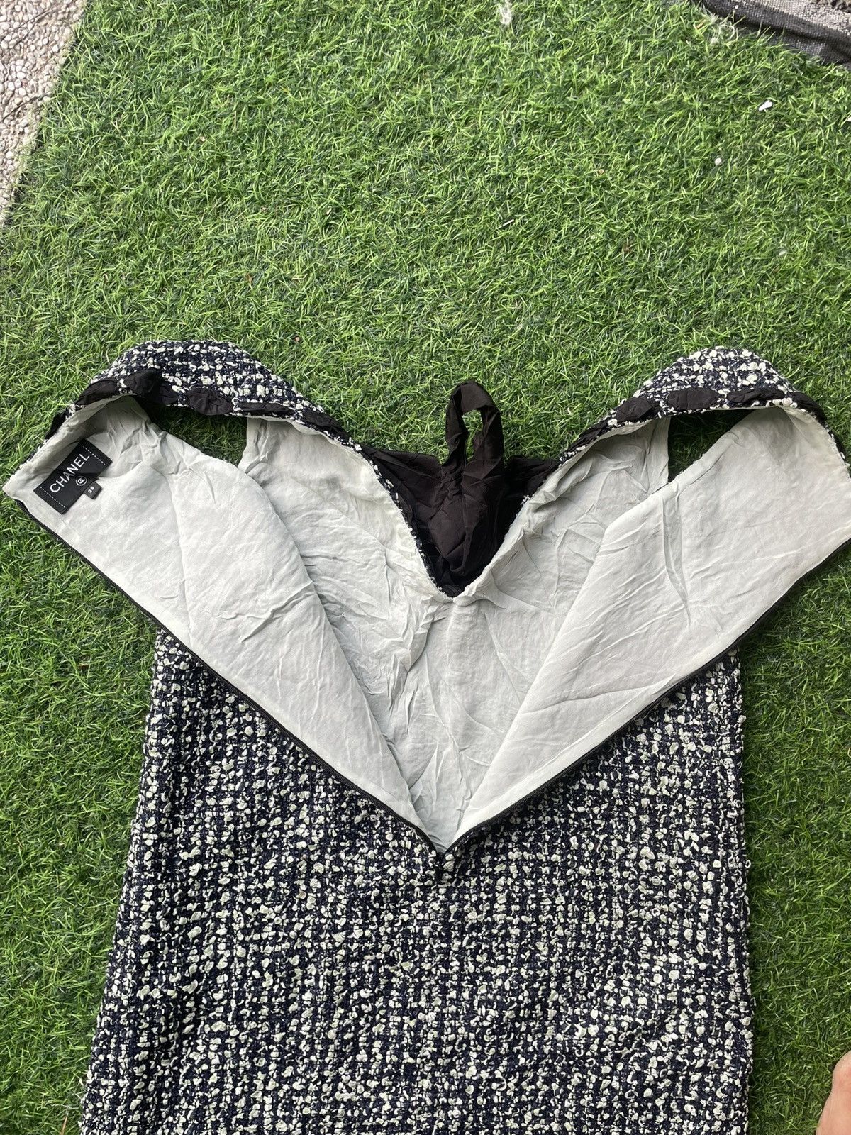 Chanel Authentic CHANEL 2019 tweed V-neck mini dress Size XS / US 0-2 / IT 36-38 - 5 Thumbnail