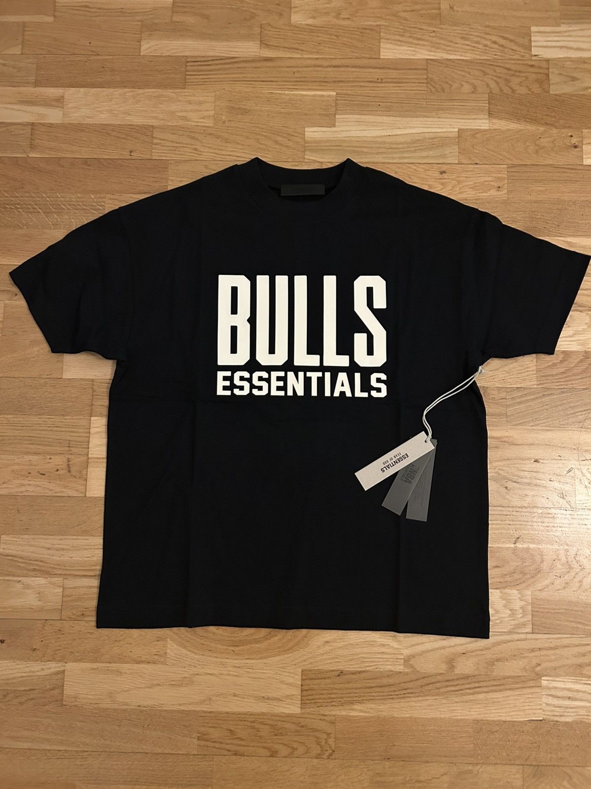 Fear of God × NBA Fear Of God Essentials x NBA Chicago Bulls T-Shirt Size US S / EU 44-46 / 1 - 1 Thumbnail