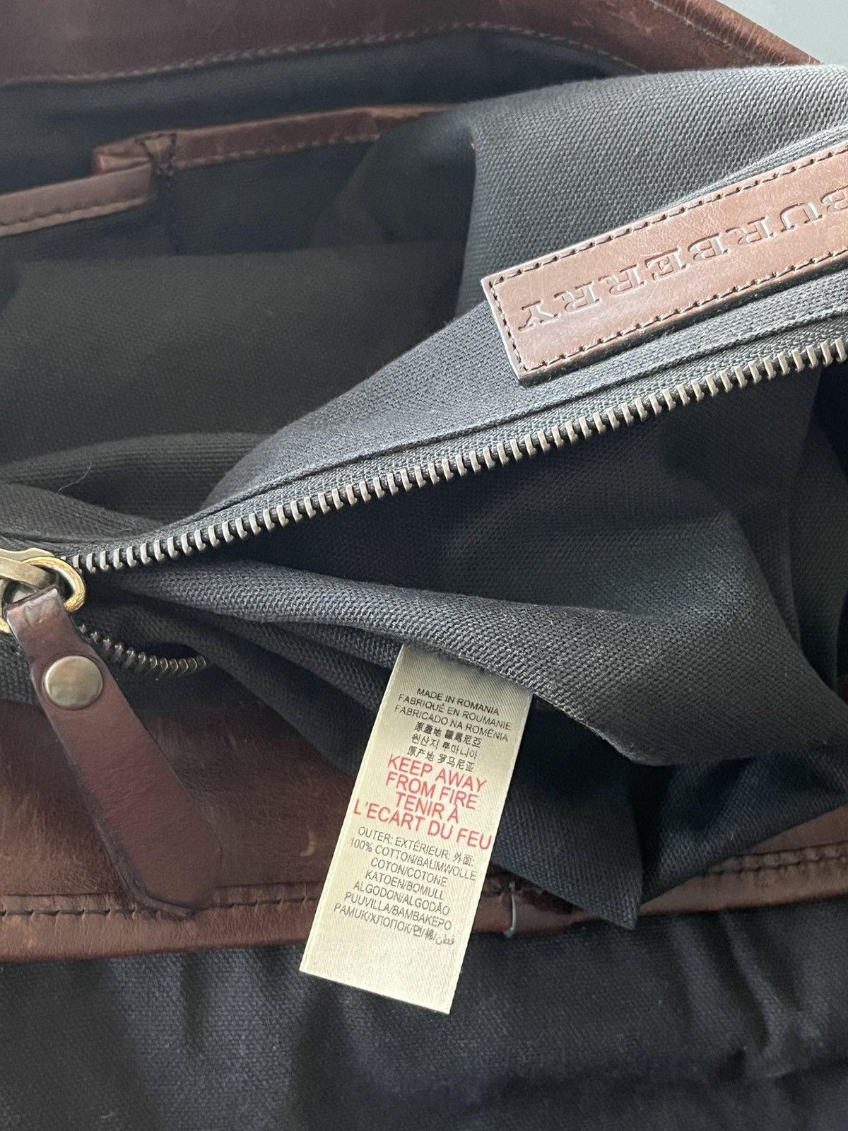 Burberry BBR $3k Rare Vintage Classic Logo Messenger Crossbody Bag Size ONE SIZE - 9 Thumbnail
