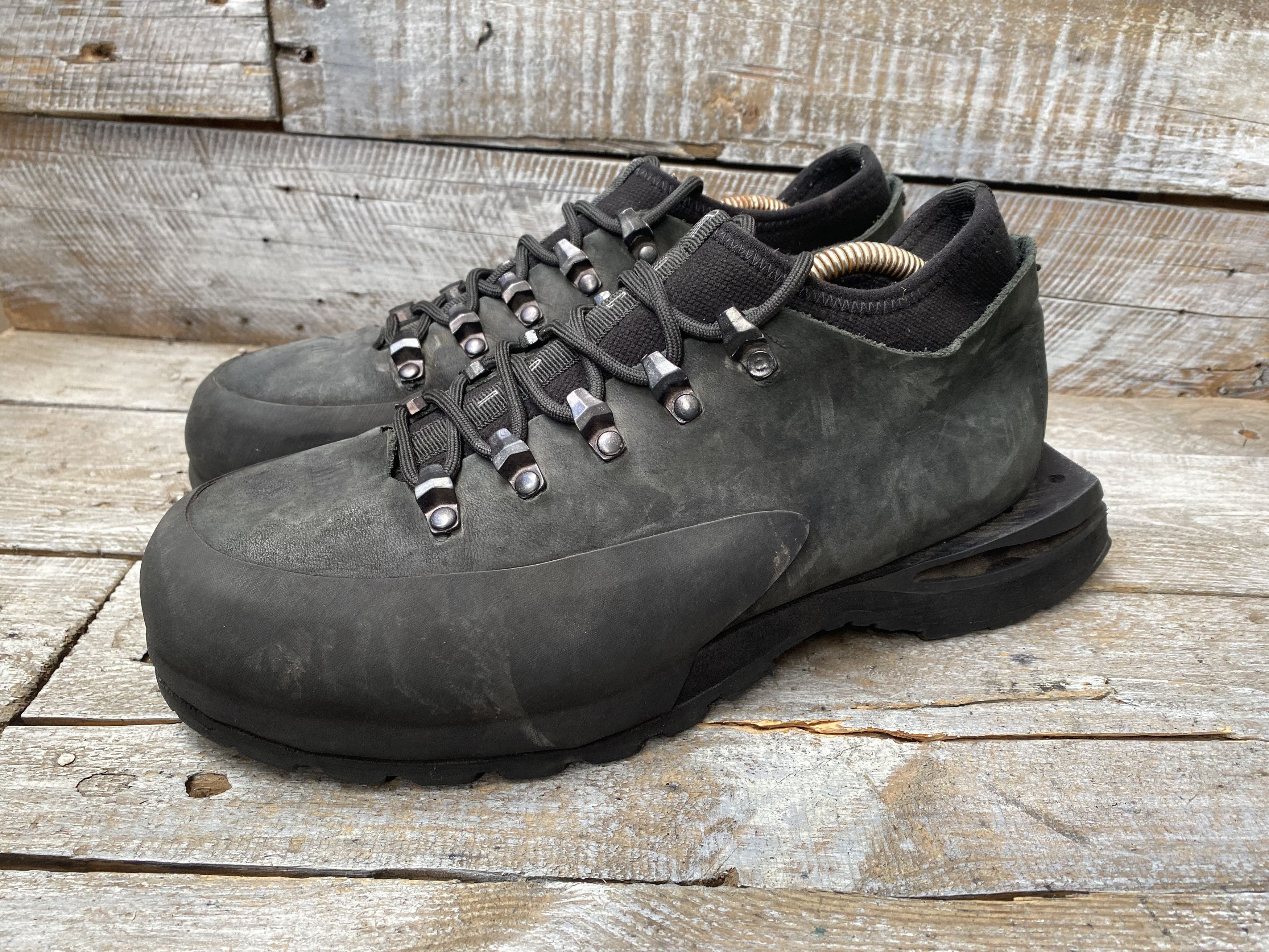 Demon poyana black low top shoes sz 40