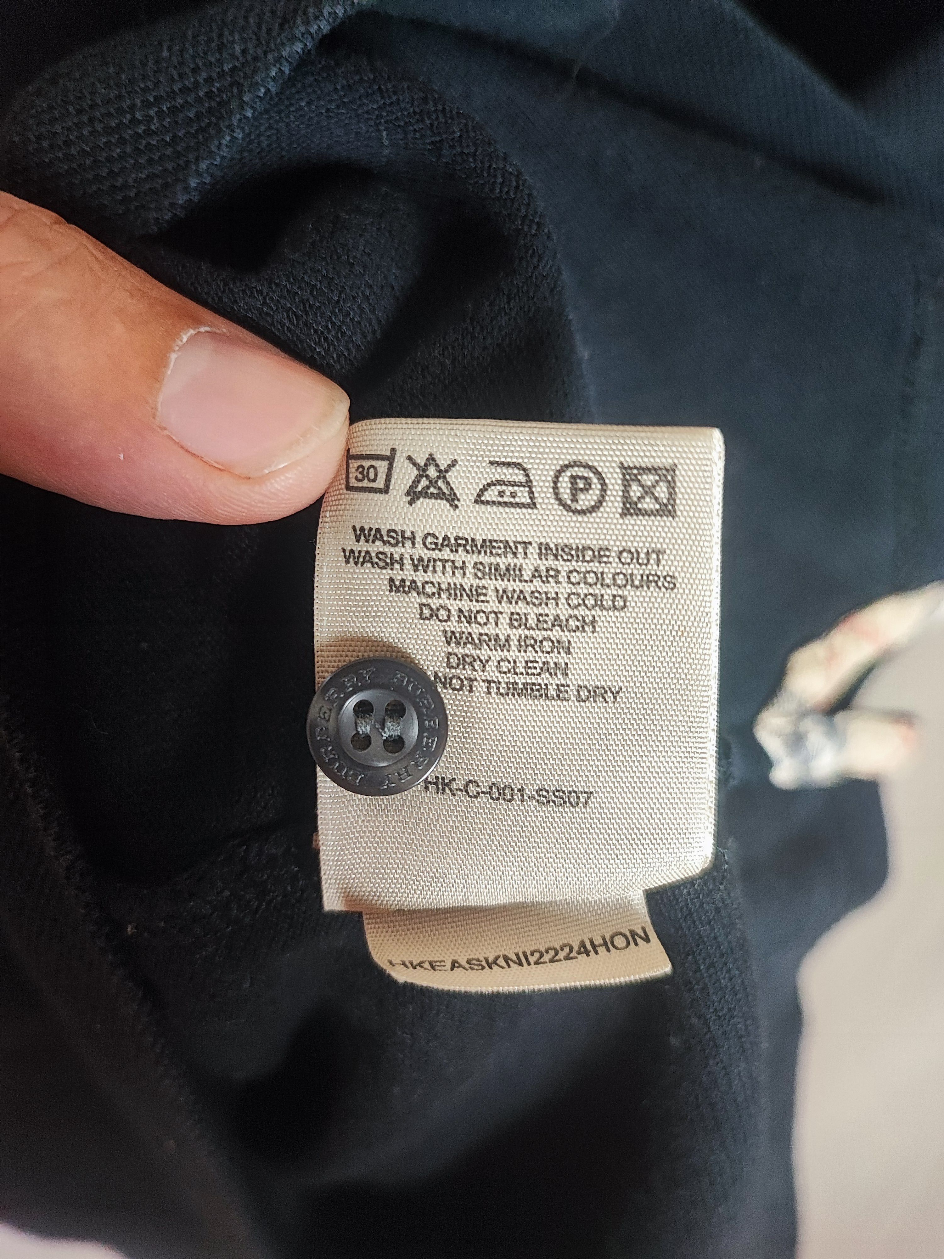 Burberry 🔥 Burberry Polo M Black very good condition🔥 Size US M / EU 48-50 / 2 - 9 Thumbnail