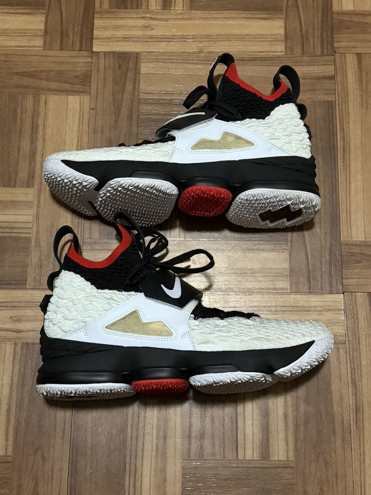 Nike Nike LeBron 15 Diamond Turf Size US 11 / EU 44 - 1 Thumbnail