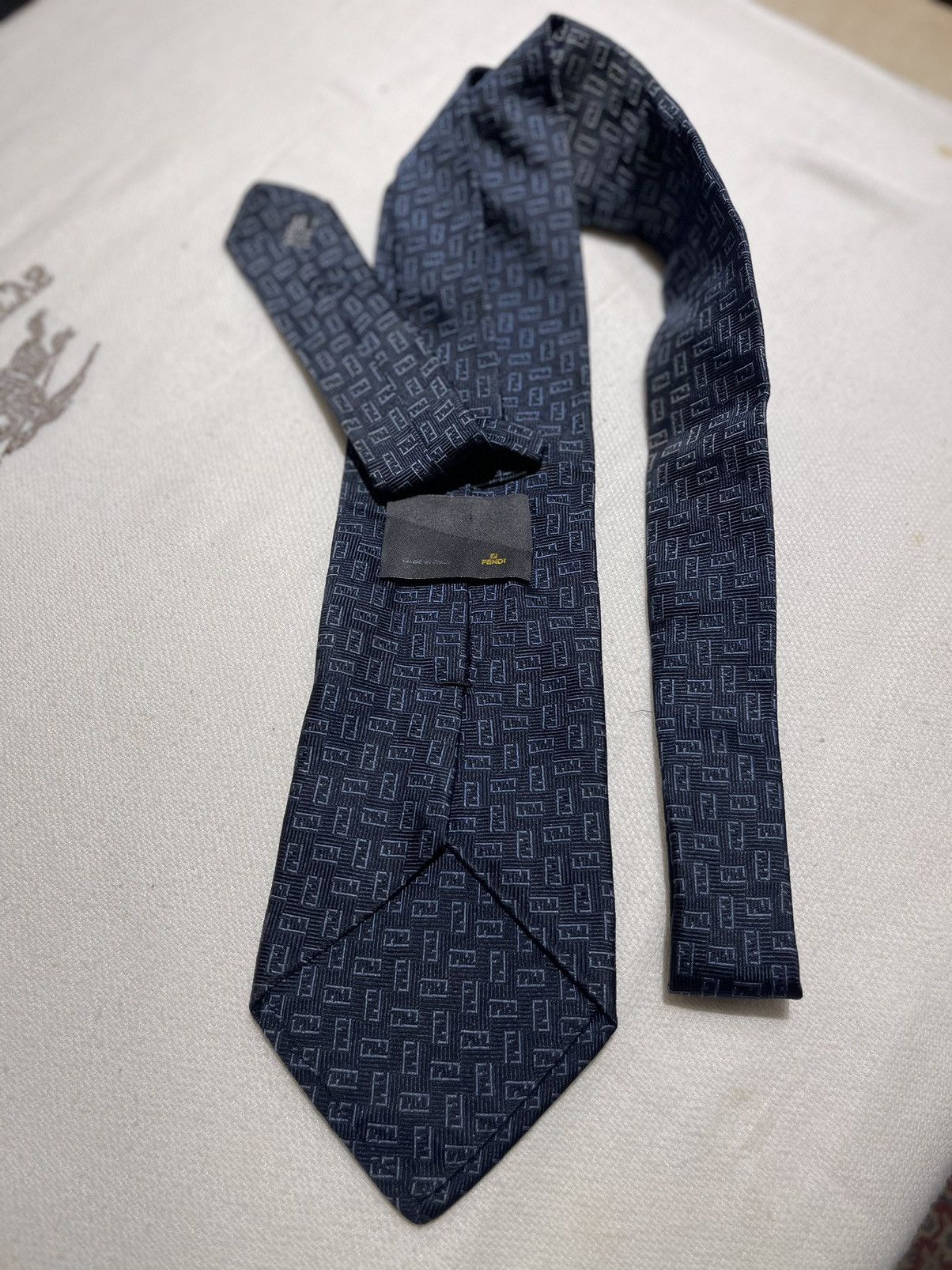 fendi head tie