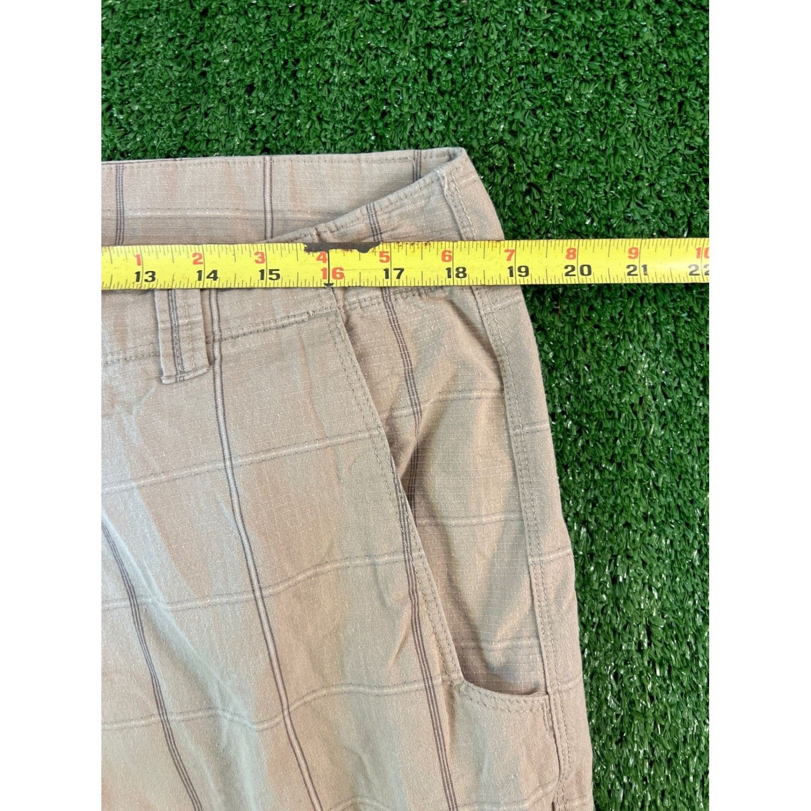 The North Face The North Face Mens Tan Plaid Cargo Shorts Size 36 Size US 36 / EU 52 - 4 Thumbnail