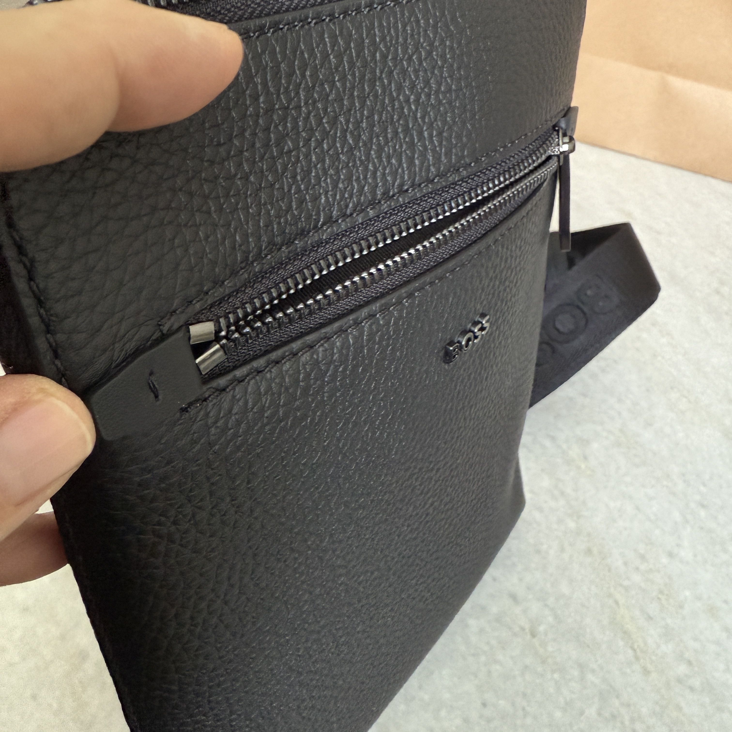 Hugo Boss HUGO BOSS Morval_S All Leather Zip Env_O Bag 50517985 Black Size ONE SIZE - 4 Thumbnail