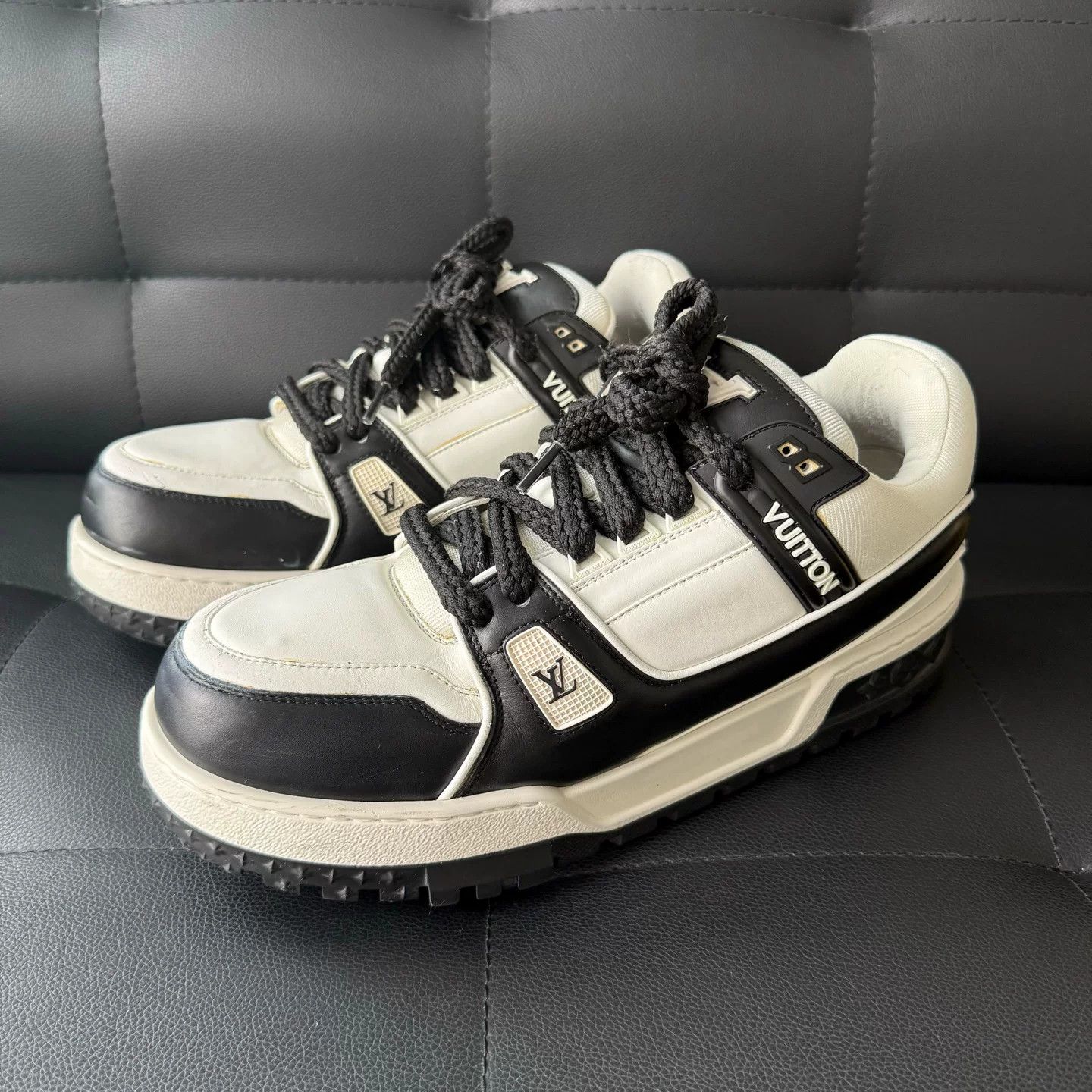 Louis Vuitton Louis Vuitton Trainer Black and White Maxi Low-Top Sneakers Size US 9 / EU 42 - 1 Thumbnail