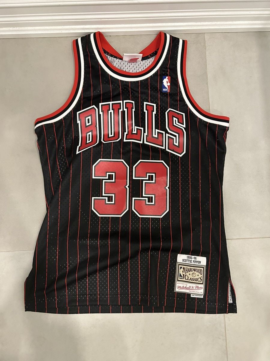 Mitchell & Ness 1995-96 Scottie Pippen Chicago Bulls Jersey