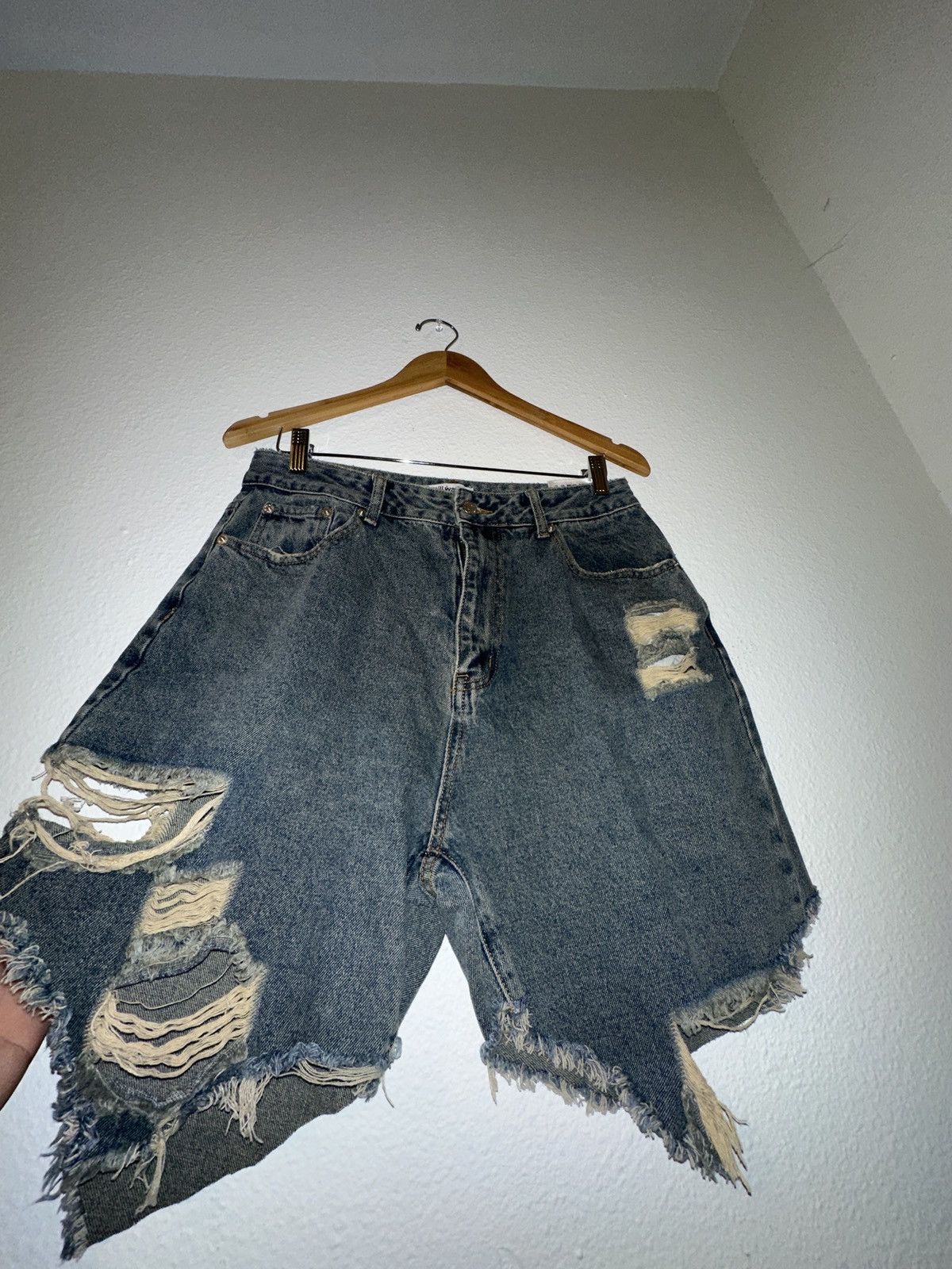 Japanese Brand × Vintage Japanese Denim “V” Baggy Shorts Size US 30 / EU 46 - 4 Thumbnail