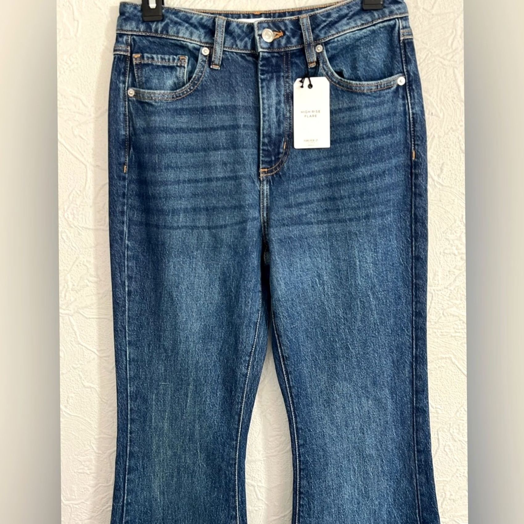 Forever 21 FOREVER 21 Women’s Premium Denim Dark Flare Jean Size 27x32 High Rise NWT Jeans Flared Blue Women’s 27 Regular Dark Blue NWT Size 27" / US 4 / IT 40 - 4 Thumbnail
