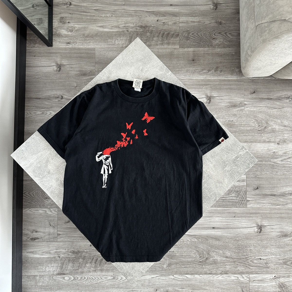 Japanese Brand Vintage 90s Girl Butterfly Suicide abstract tee Banksy y2k Size US L / EU 52-54 / 3 - 1 Thumbnail