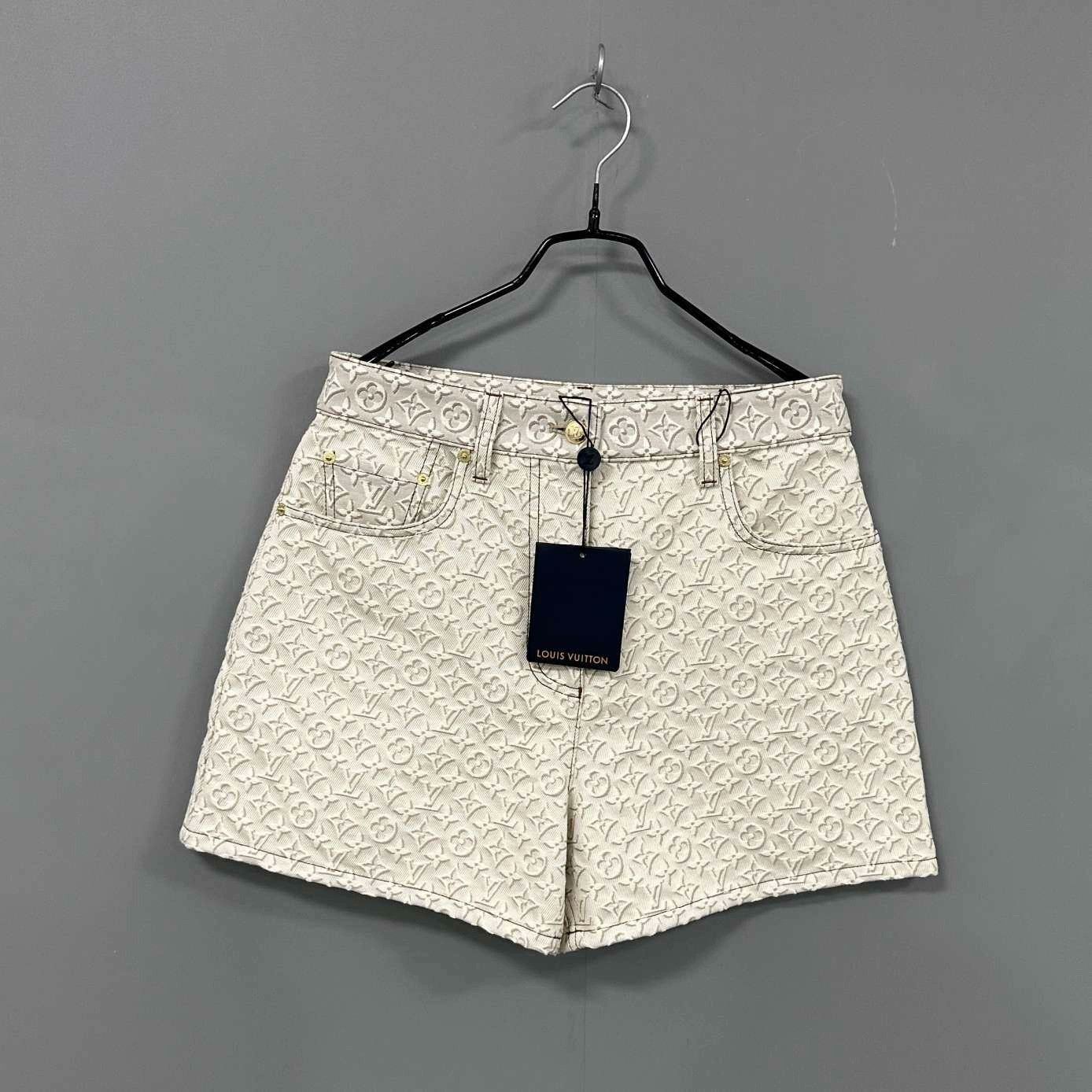 Louis Vuitton Louis Vuitton Denim Jeans 26 Women Size 26" / US 2 / IT 38 - 1 Thumbnail