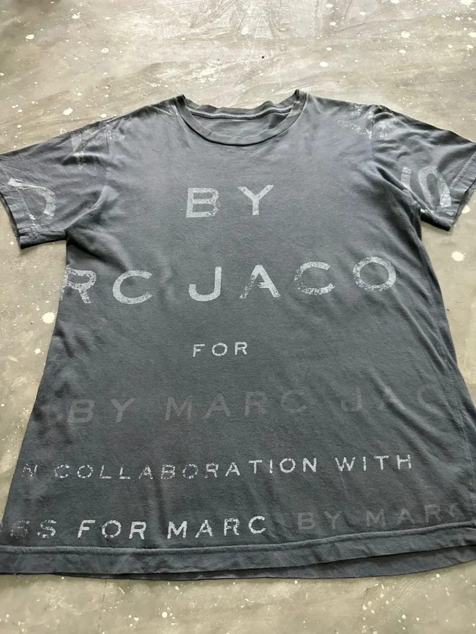 Marc by Marc Jacobs Marc By Marc Jacobs Over Print Logo T-shirt Size S / US 4 / IT 40 - 2 Thumbnail