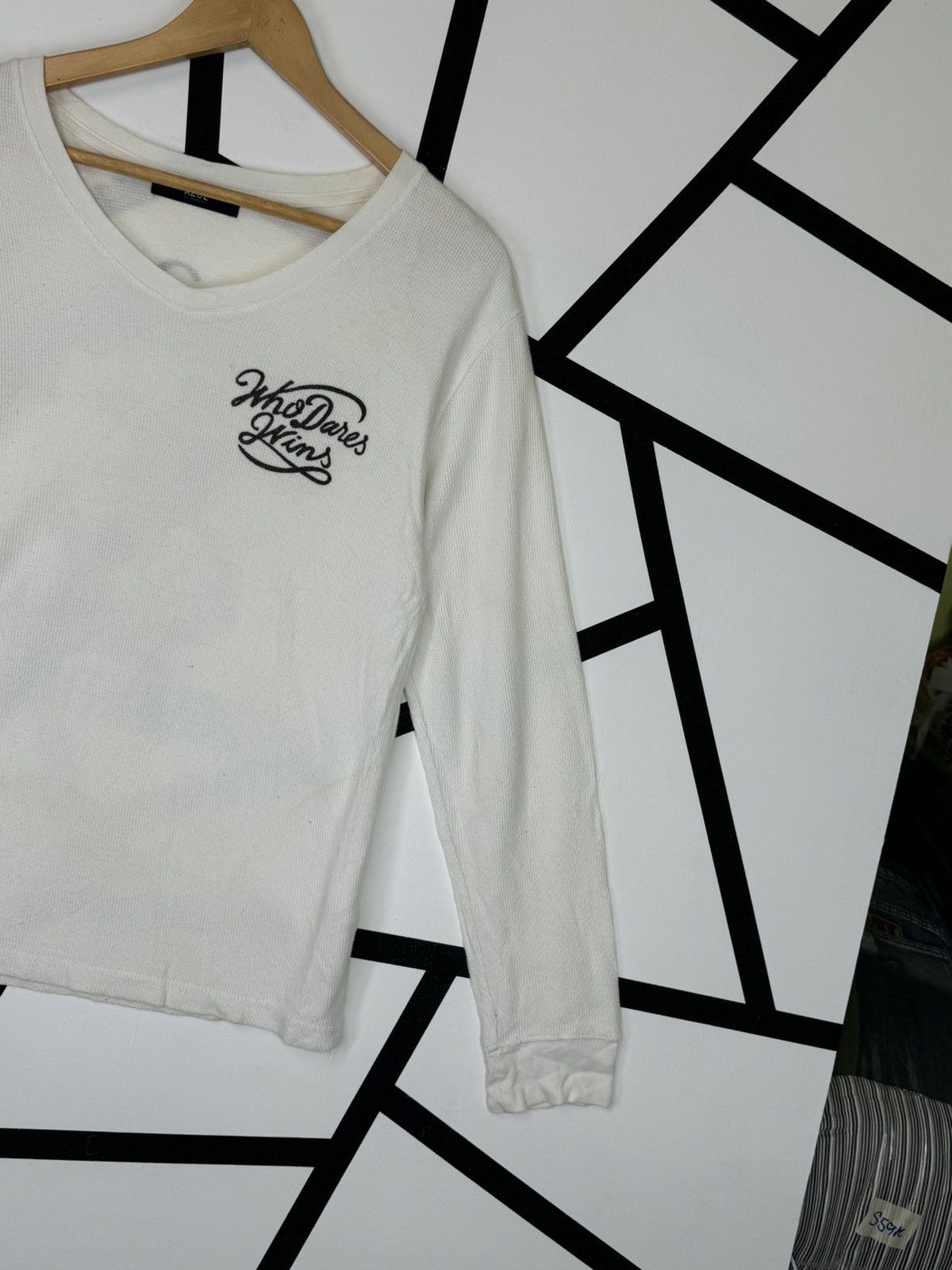If Six Was Nine PERSIST THROUGH DOWNTURNS SEXY GIRL AND SKULL LONG SLEEVES Size US S / EU 44-46 / 1 - 7 Thumbnail