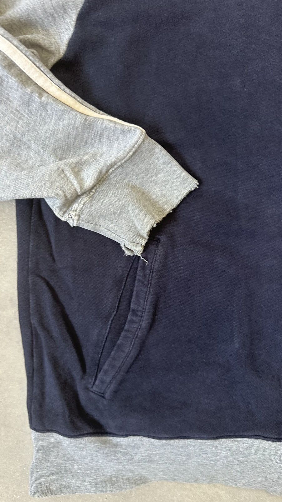 Adidas VIBTAGE ADIDAS DISTTESSED SWEATER Size US M / EU 48-50 / 2 - 5 Thumbnail