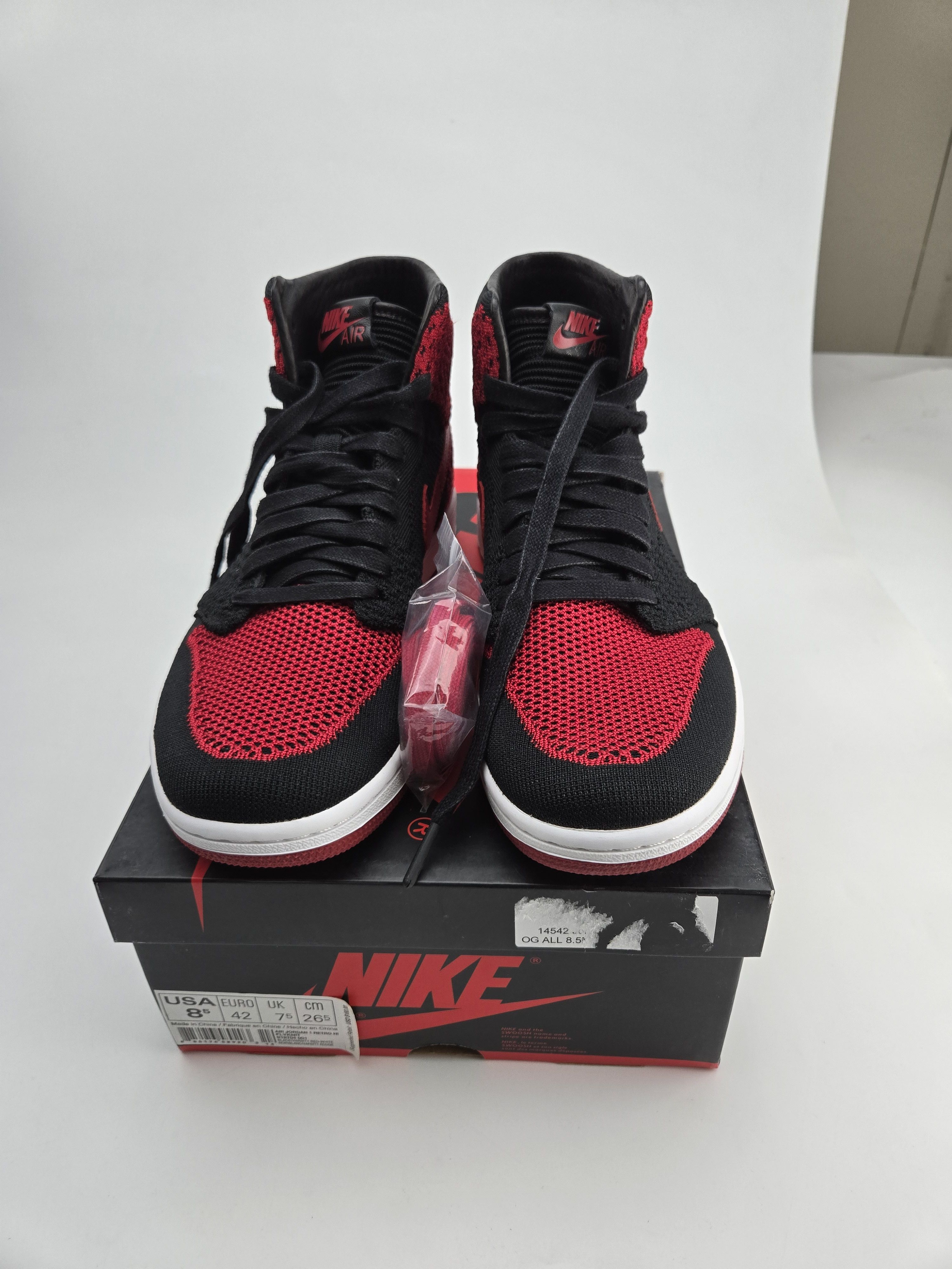 Jordan Brand Jordan 1 Flyknit Bred Size US 8.5 / EU 41-42 - 2 Thumbnail