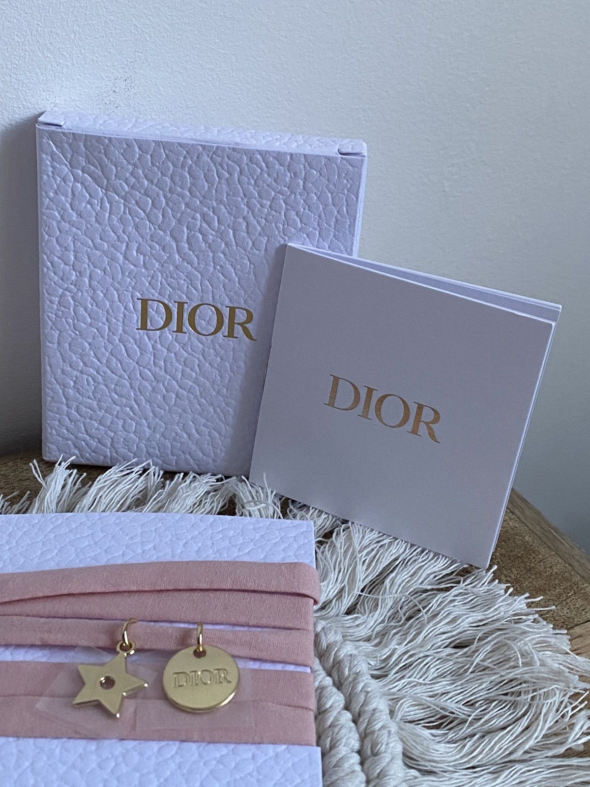 Dior pink star pendant sale necklace