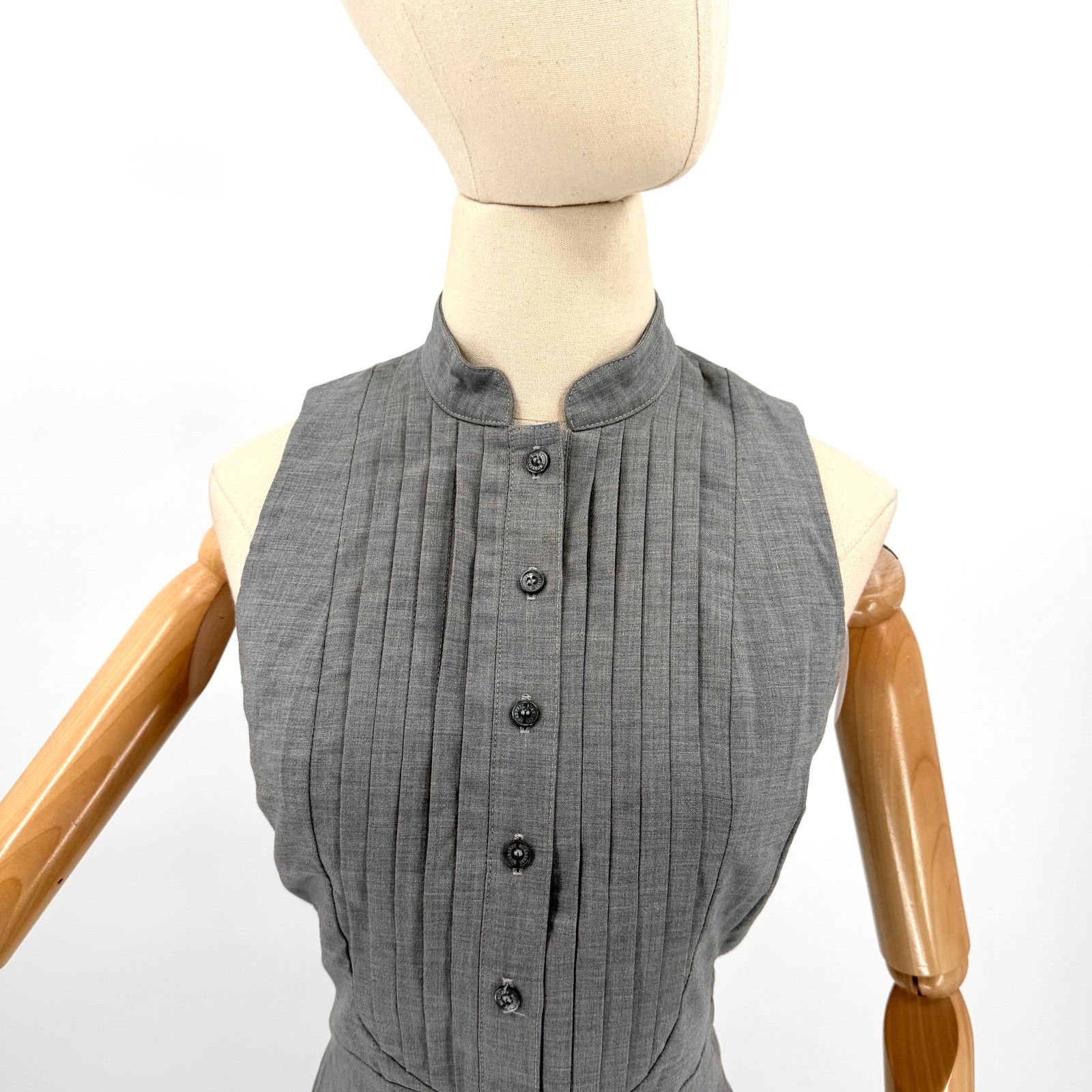 Burberry Vintage Y2K Gray Minimalist Pleated Sleeveless Pencil Dress Size M / US 6-8 / IT 42-44 - 2 Thumbnail