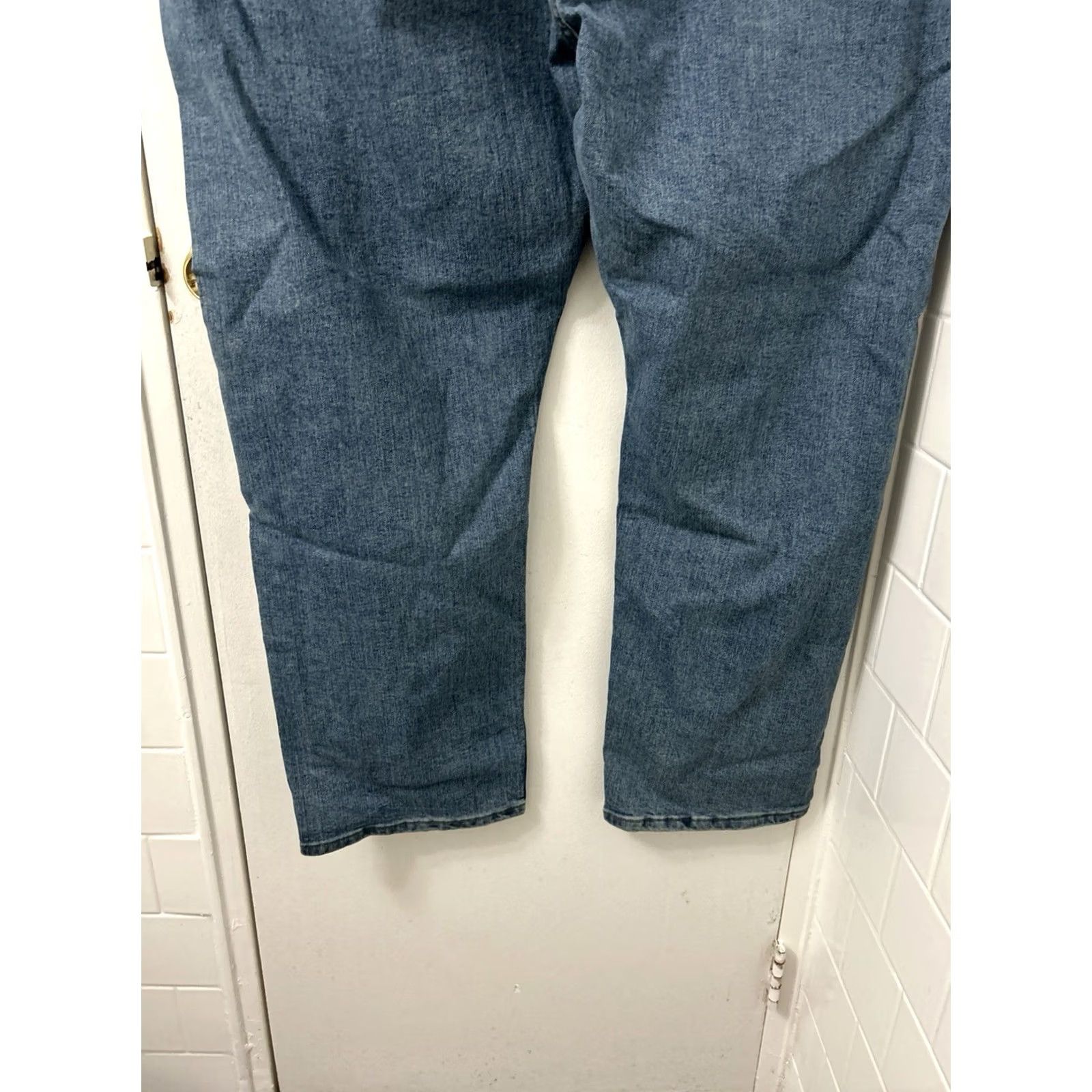 Wrangler Wrangler Authentics Jeans Mens 46x30 Light Wash Straight Leg Stretch NWT Denim Cotton Blend 5-Pocket Regular Fit Buttons Zipper NWT Mens Jeans Size US 30 / EU 46 - 3 Thumbnail